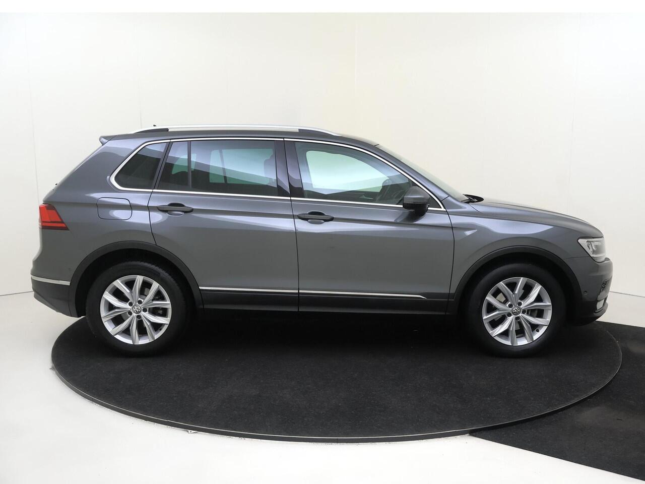 Volkswagen TIGUAN 1.5 TSI ACT Highline | Achteruitrijcamera | Parkeerassistent | 3-zone airco | Adaptieve cruise control | CarPlay | Digital cockpit | Navigatie |