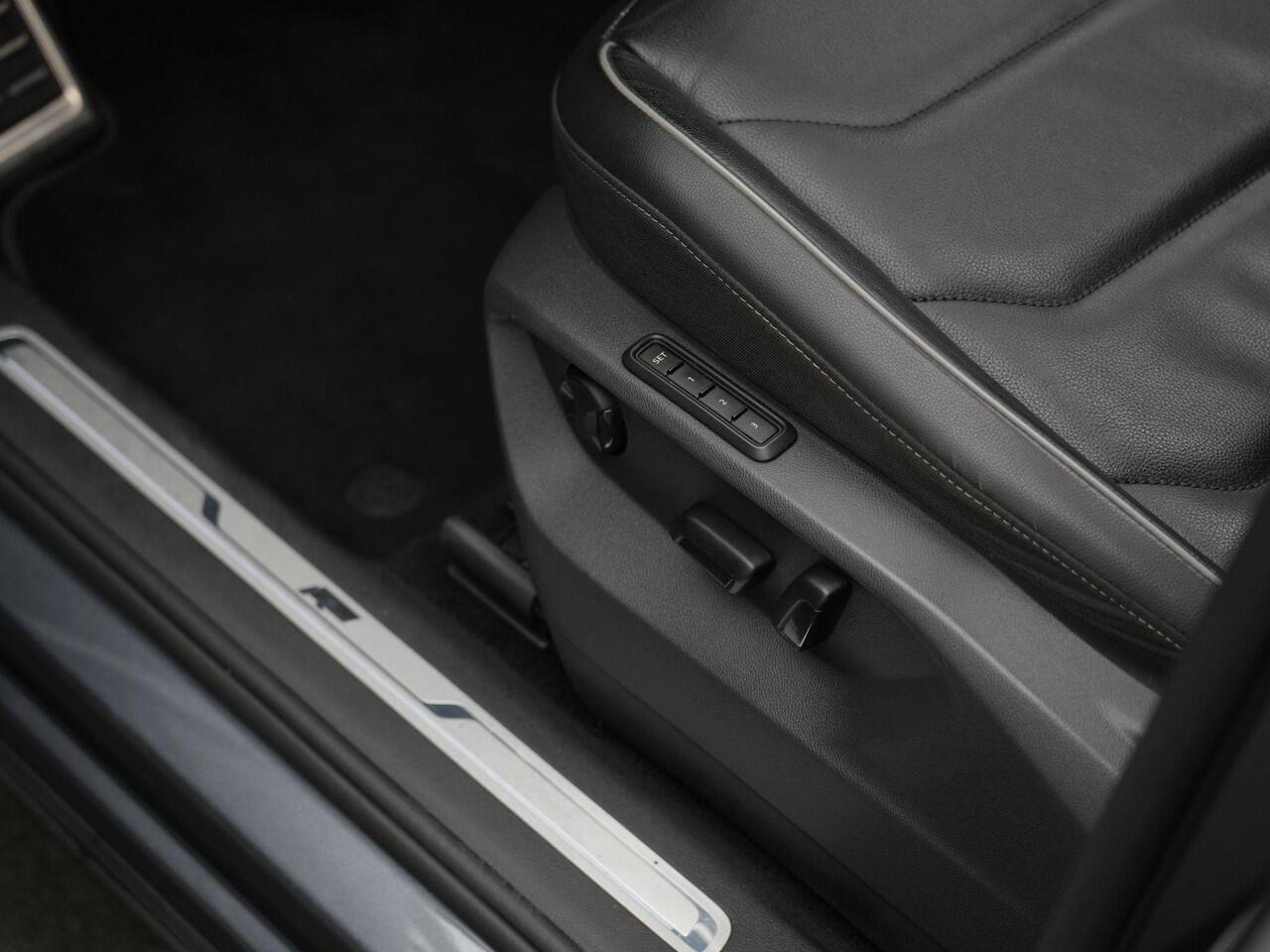 Volkswagen TIGUAN Allspace 7-zits 2.0 TSI 190 pk DSG 4Motion Highline Business R / R-Line | Panoramadak | Leder | Geheugenstoelen | Adaptief onderstel | Head-up display | Rondomzicht camera