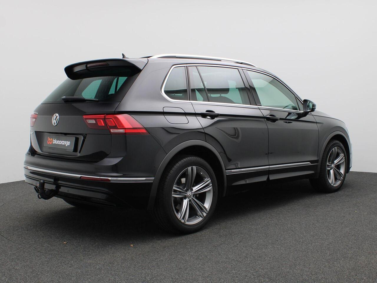 Volkswagen TIGUAN 1.5 TSI ACT Highline Business R 150PK DSG R-line, Pano-Schuifdak, Trekhaak, Virtual Pedal, Head-Up Display, Achteruitrijcamera, Stoelverwarming, Keyless, 19" LM Velgen