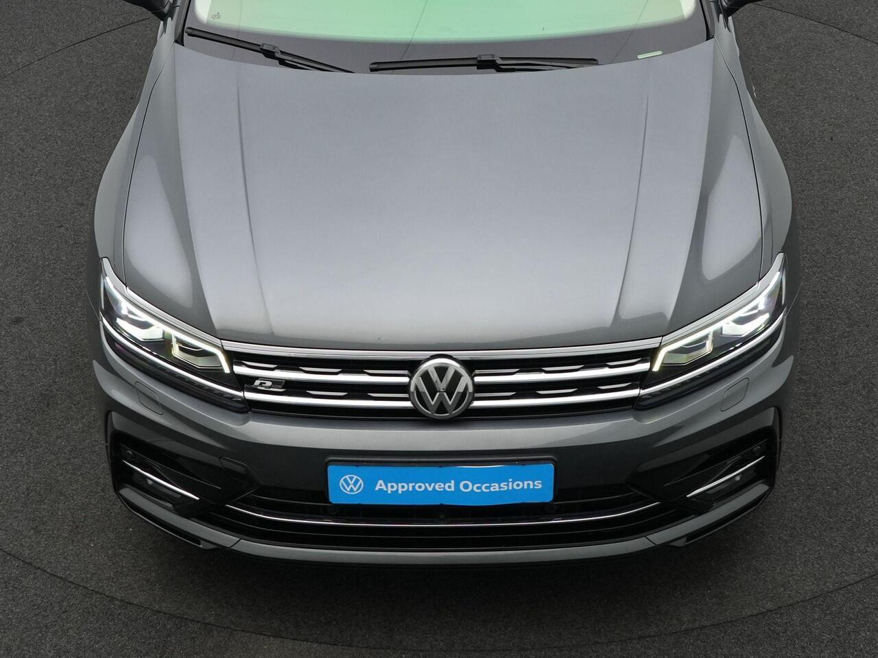 Volkswagen TIGUAN 2.0 TDI 150 pk DSG R-Line | Panoramadak | Trekhaak | Navigatie Discover Pro | Stuur-/achterbankverwarming | Achteruitrijcamera
