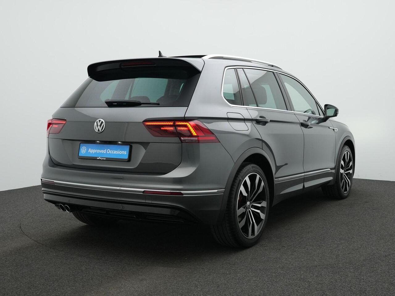 Volkswagen TIGUAN 2.0 TDI 150 pk DSG R-Line | Panoramadak | Trekhaak | Navigatie Discover Pro | Stuur-/achterbankverwarming | Achteruitrijcamera