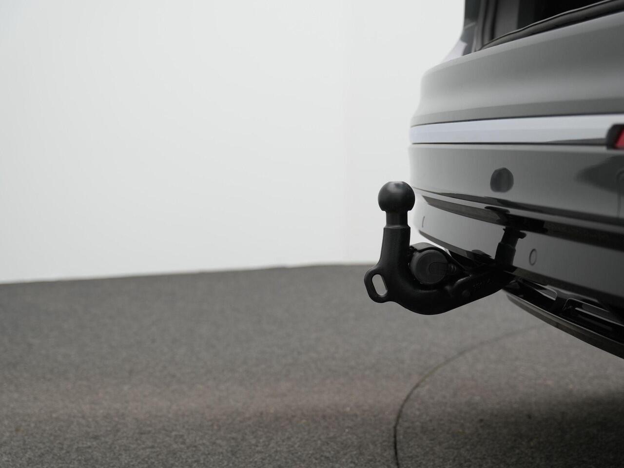 Volkswagen TIGUAN 2.0 TDI 150 pk DSG R-Line | Panoramadak | Trekhaak | Navigatie Discover Pro | Stuur-/achterbankverwarming | Achteruitrijcamera