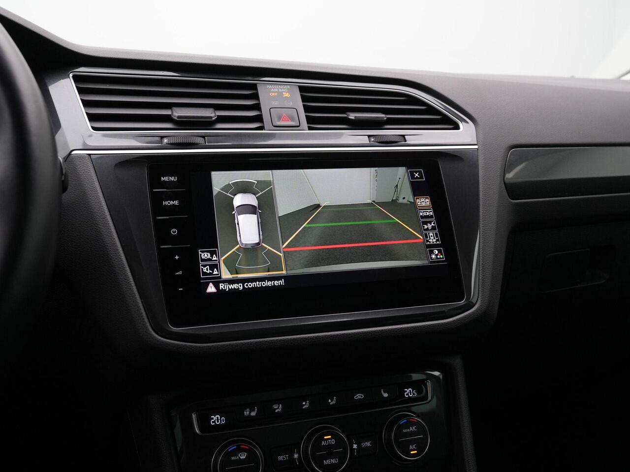 Volkswagen TIGUAN 2.0 TDI 150 pk DSG R-Line | Panoramadak | Trekhaak | Navigatie Discover Pro | Stuur-/achterbankverwarming | Achteruitrijcamera