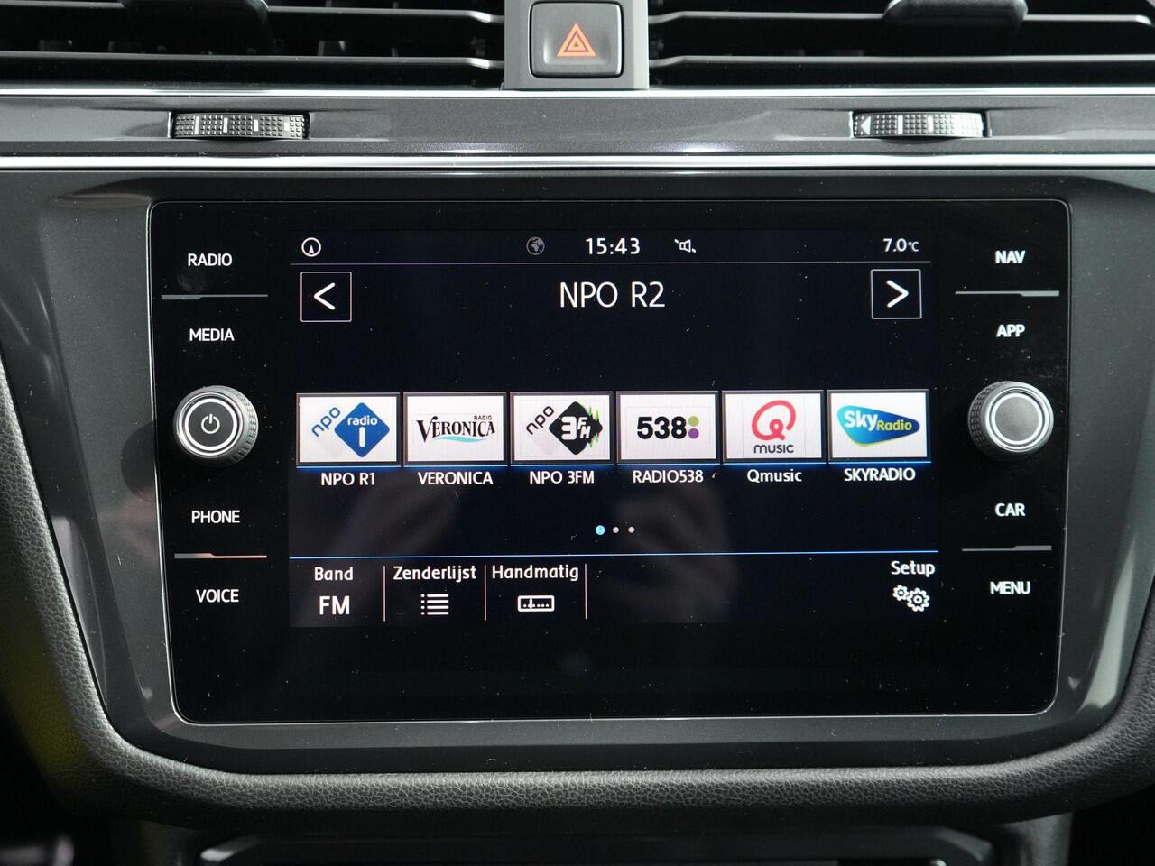 Volkswagen TIGUAN Allspace 1.5 TSI Comfortline Business R-Line 7p. | Matrix | Zwenkhaak | Camera | Carplay | HUD |