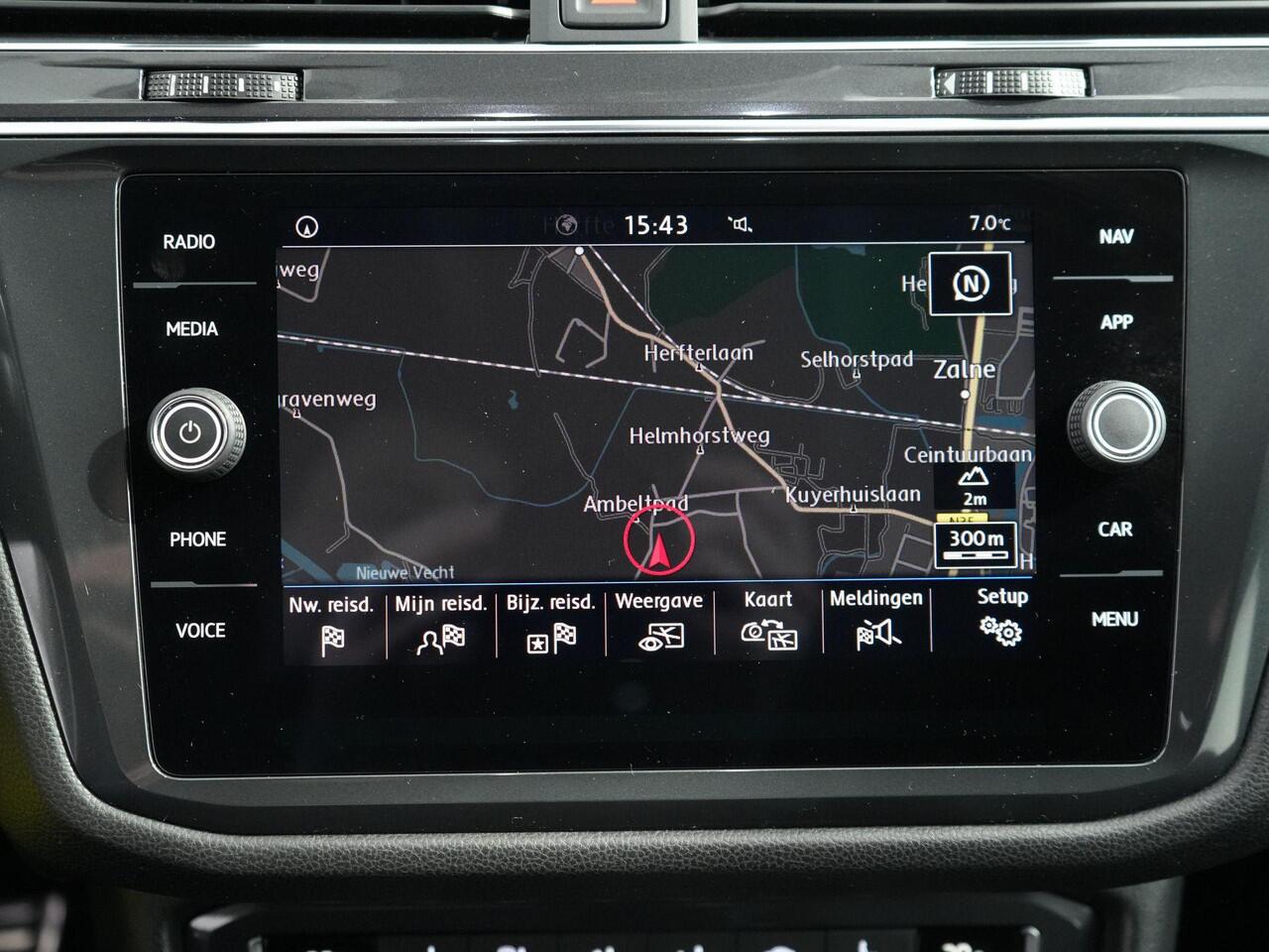 Volkswagen TIGUAN Allspace 1.5 TSI Comfortline Business R-Line 7p. | Matrix | Zwenkhaak | Camera | Carplay | HUD |