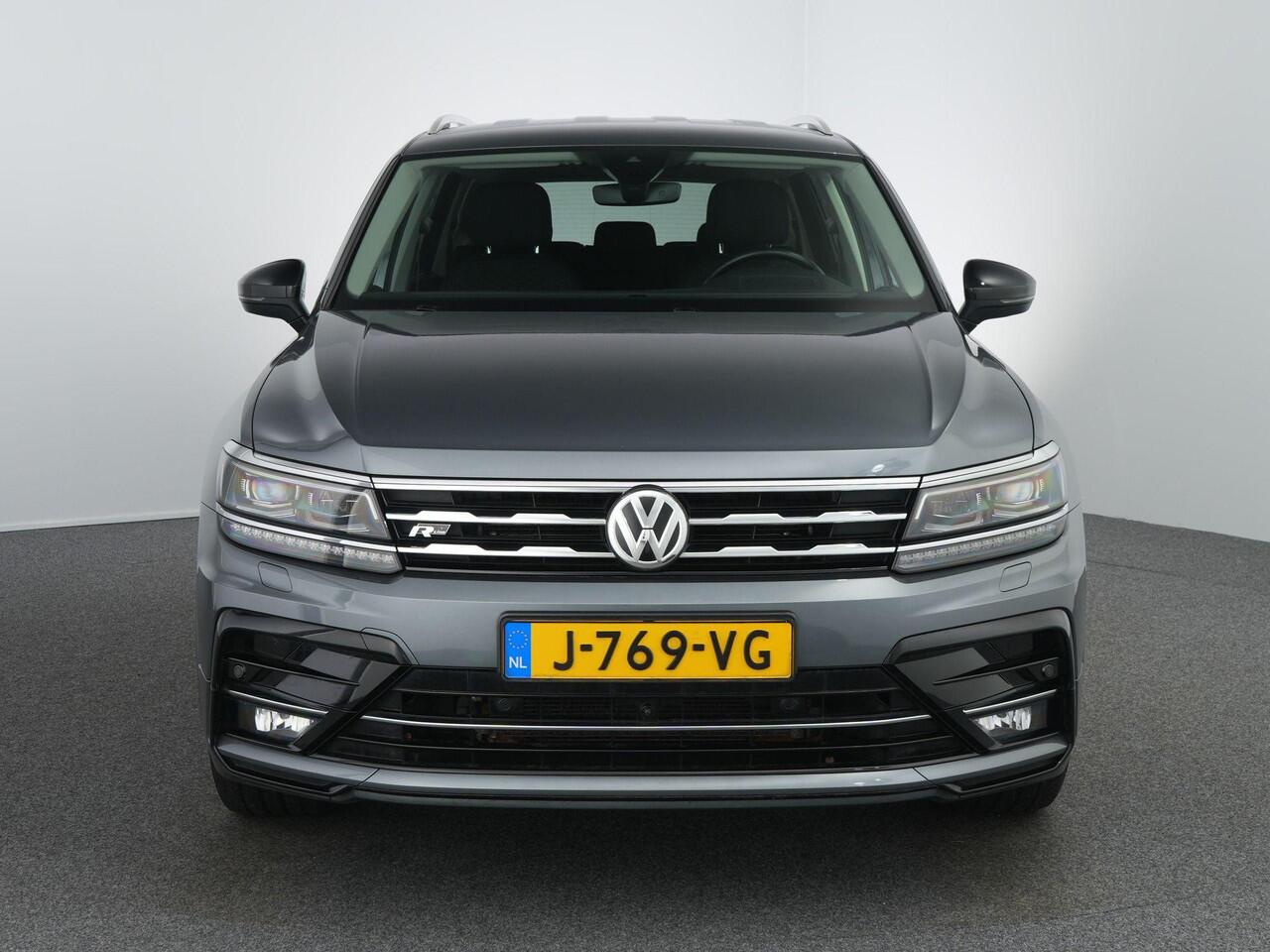 Volkswagen TIGUAN Allspace 1.5 TSI Comfortline Business R-Line 7p. | Matrix | Zwenkhaak | Camera | Carplay | HUD |