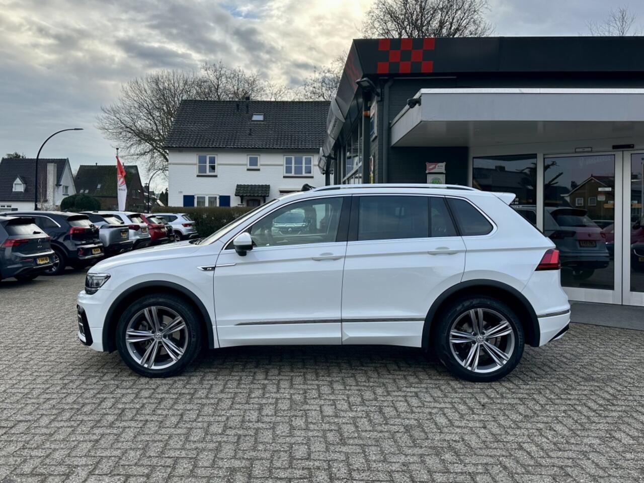 Volkswagen TIGUAN 2.0 TSI 230PK 4Motion R-Line Pano Trekhaak Virtual