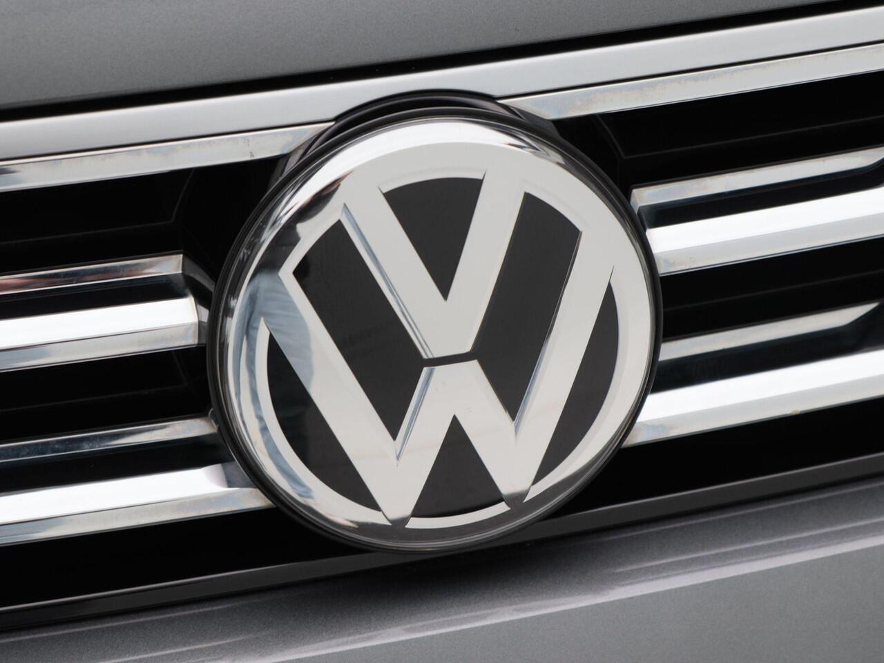 Volkswagen TIGUAN 1.5 TSi ACT Highline Business R 150 Pk Automaat | Panoramadak | Trekhaak Elektrisch | Leder | Virtual Cockpit | Adaptive Cruise | Camera | 20 Inch | 79.522 Km