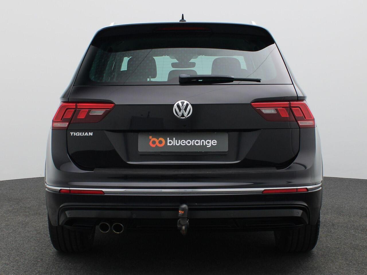 Volkswagen TIGUAN 1.5 TSI ACT Highline Business R-line 150PK DSG Trekhaak, 19" LM Velgen, Achteruitrijcamera, ErgoActive bestuudersstoel, Park assist, Stoelverwarming, Adaptieve Cruise