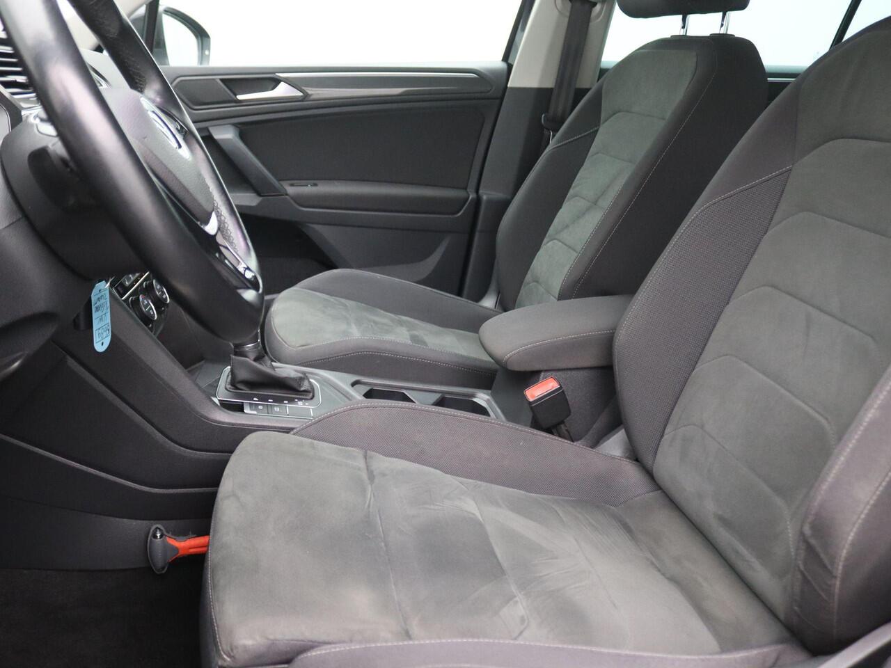 Volkswagen TIGUAN 1.5 TSI ACT Highline Business R-line 150PK DSG Trekhaak, 19" LM Velgen, Achteruitrijcamera, ErgoActive bestuudersstoel, Park assist, Stoelverwarming, Adaptieve Cruise