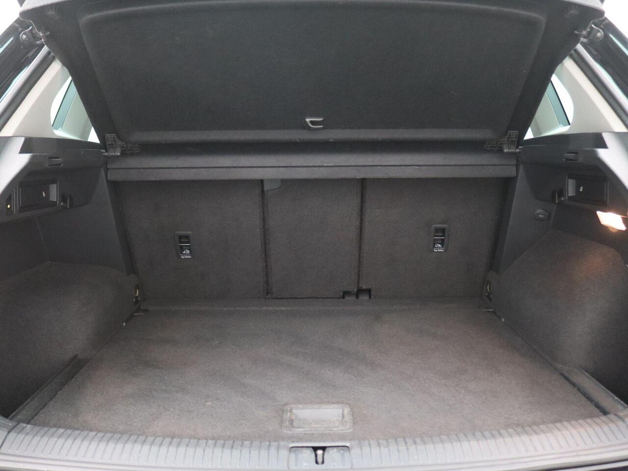 Volkswagen TIGUAN 1.5 TSI ACT Highline Business R-line 150PK DSG Trekhaak, 19" LM Velgen, Achteruitrijcamera, ErgoActive bestuudersstoel, Park assist, Stoelverwarming, Adaptieve Cruise