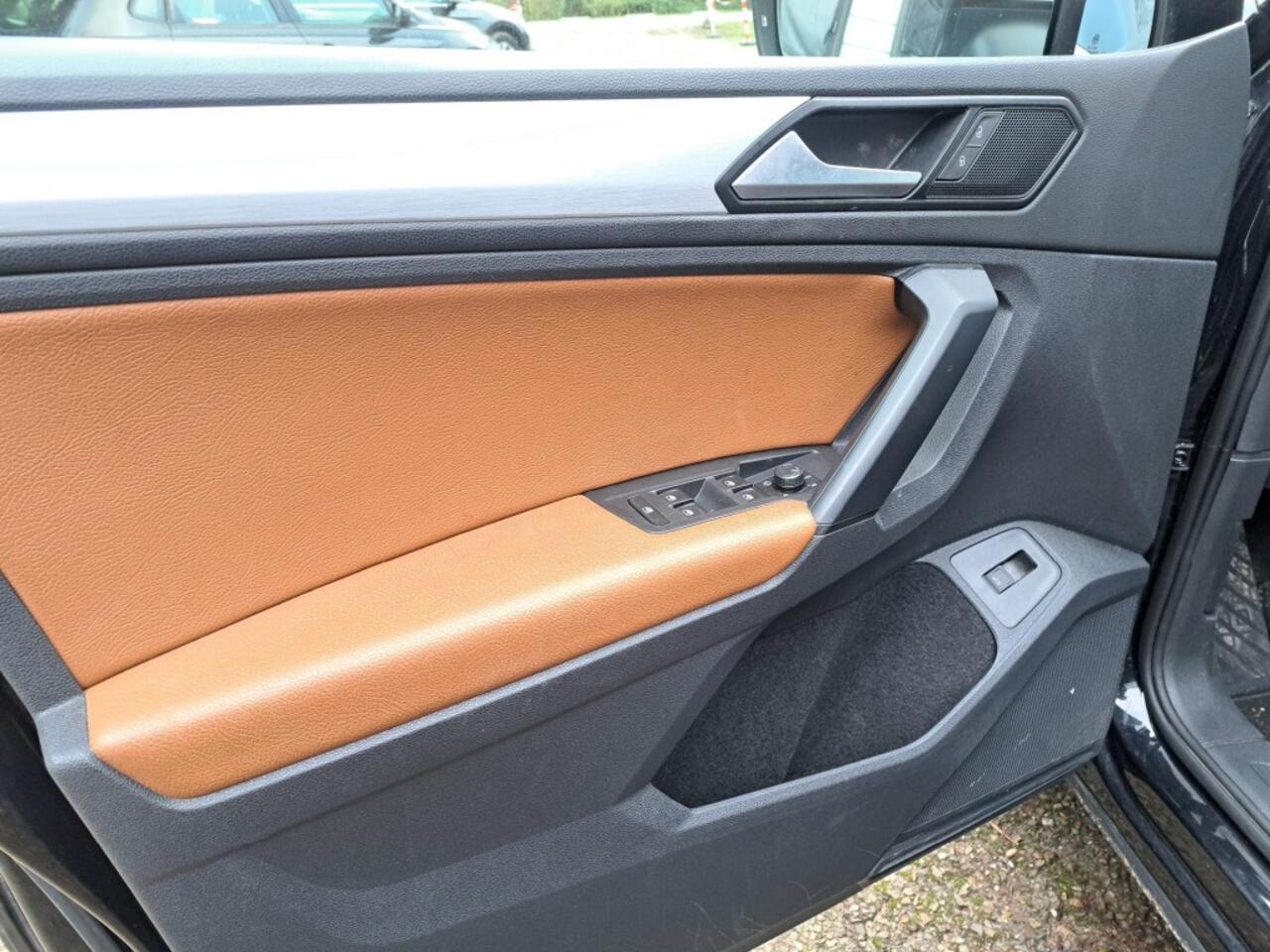 Volkswagen TIGUAN 1.5 TSI 150 Pk ACT R-Line Highline Bs DSG-7, Leder, Digital cockpit