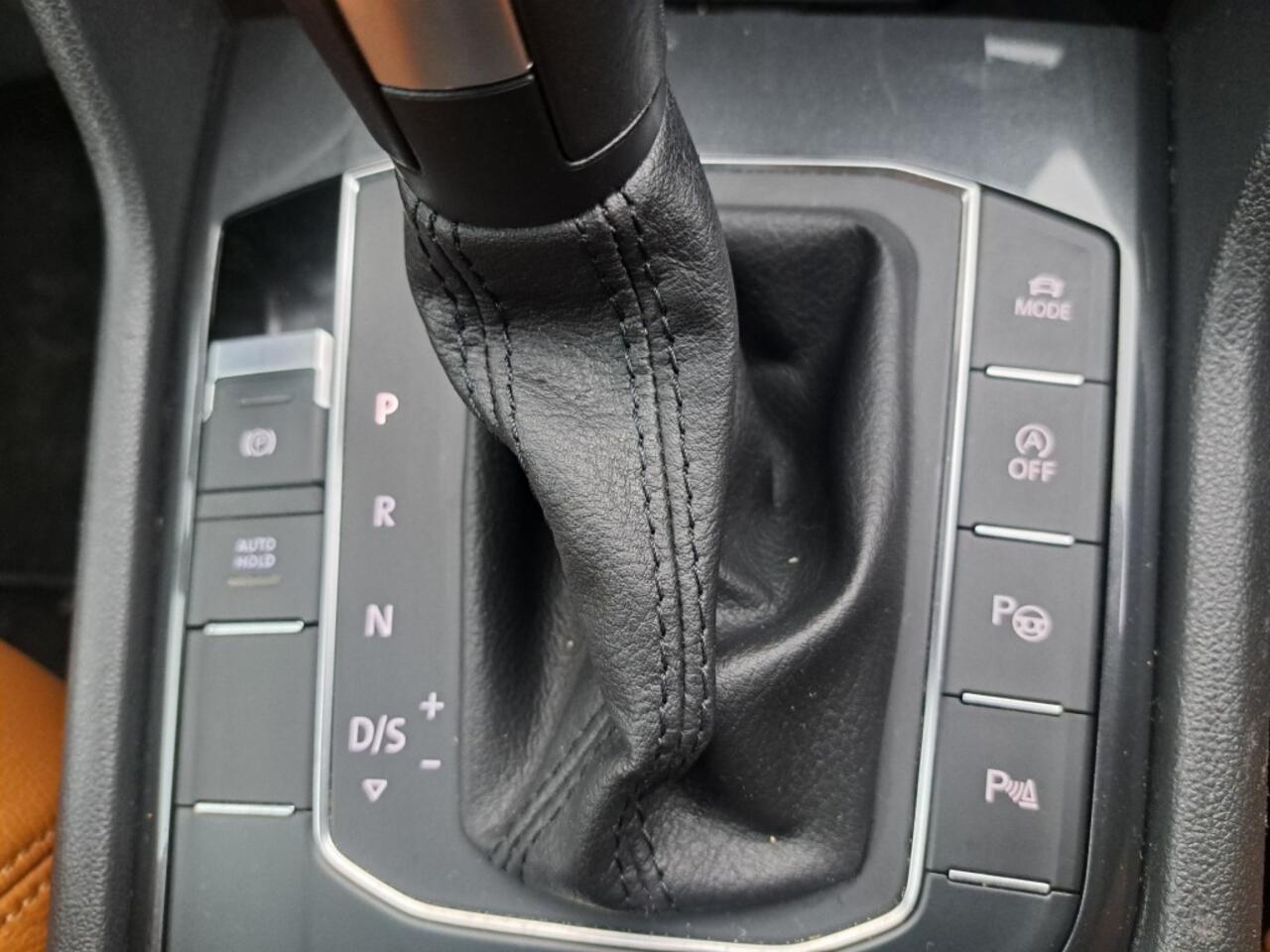 Volkswagen TIGUAN 1.5 TSI 150 Pk ACT R-Line Highline Bs DSG-7, Leder, Digital cockpit