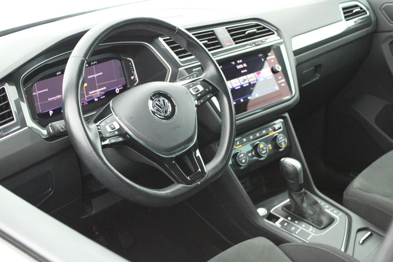 Volkswagen TIGUAN 1.5 TSI 150pk DSG ACT R-Line Highline Trekhaak 360Camera Keyless Stoelverwarming Massage Panoramadak