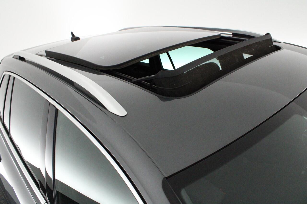 Volkswagen TIGUAN 1.5 TSI 150pk DSG ACT R-Line Highline Trekhaak 360Camera Keyless Stoelverwarming Massage Panoramadak