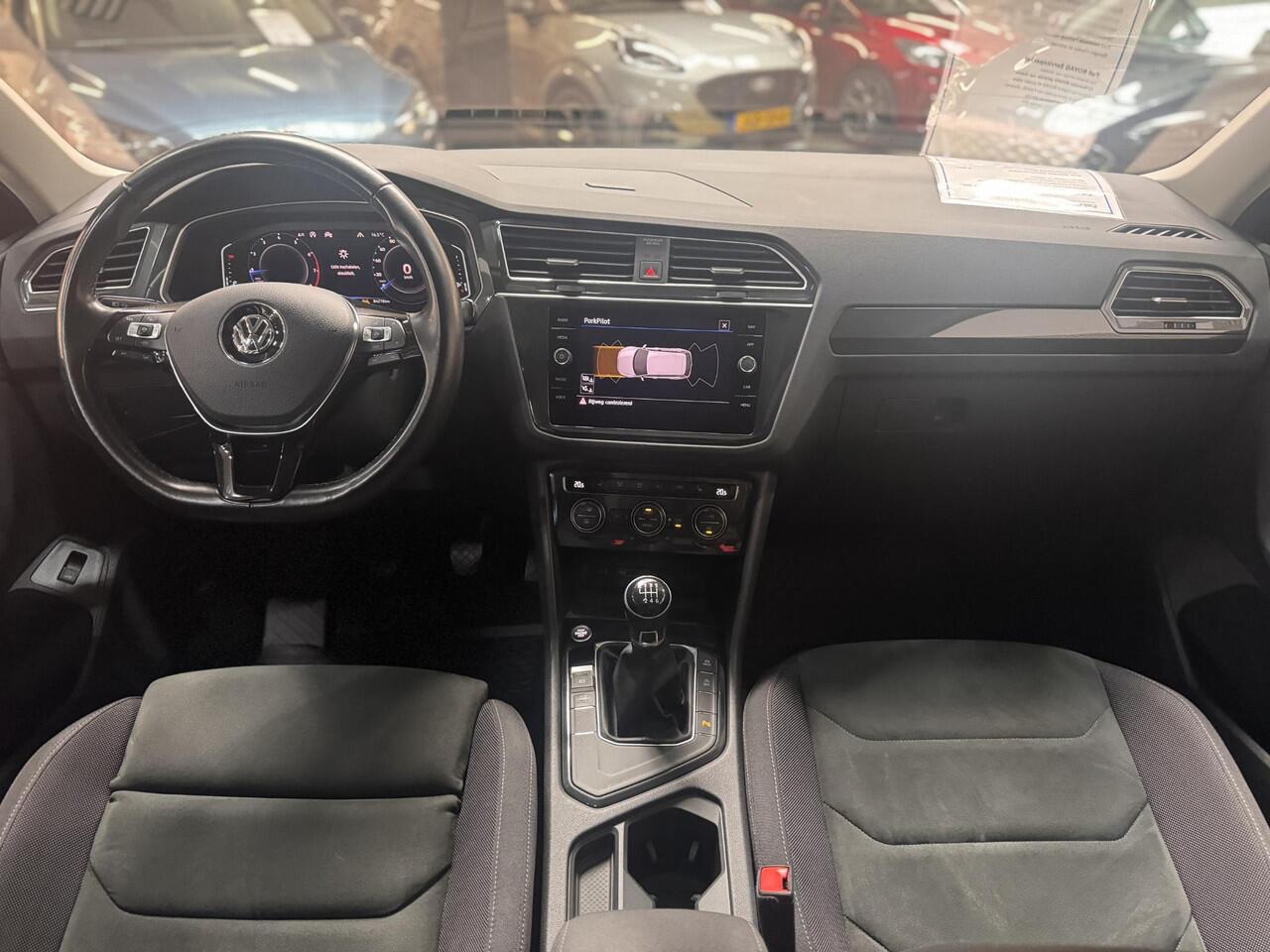 Volkswagen TIGUAN 1.5 TSI Comfortline Panoramadak Trekhaak Navi Ad Cruise Winter pack El. Klep Dealeronderhouden