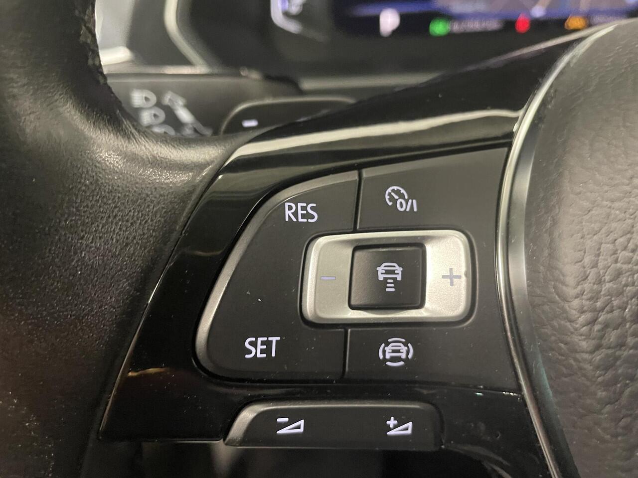 Volkswagen TIGUAN 1.5 TSI 150pk DSG R-Line Platinum Panoramadak Navigatie Apple Carplay/Android Auto Camera Parkeersensoren Adaptive Cruise Control Leder Memory stoelen Stoelverwarming Elektrische achterklep Climate Control Virtual Cockpit