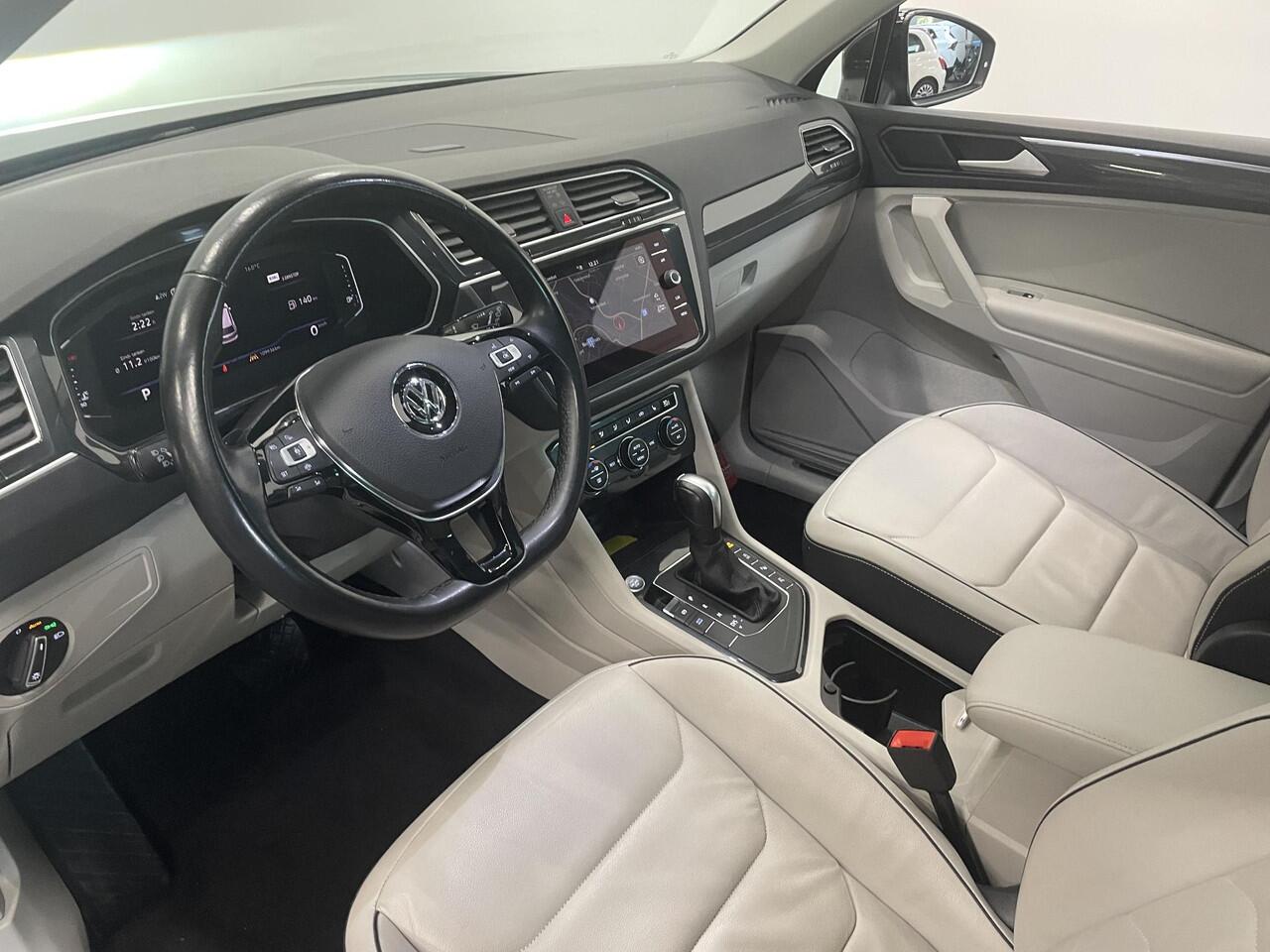 Volkswagen TIGUAN 1.5 TSI 150pk DSG R-Line Platinum Panoramadak Navigatie Apple Carplay/Android Auto Camera Parkeersensoren Adaptive Cruise Control Leder Memory stoelen Stoelverwarming Elektrische achterklep Climate Control Virtual Cockpit