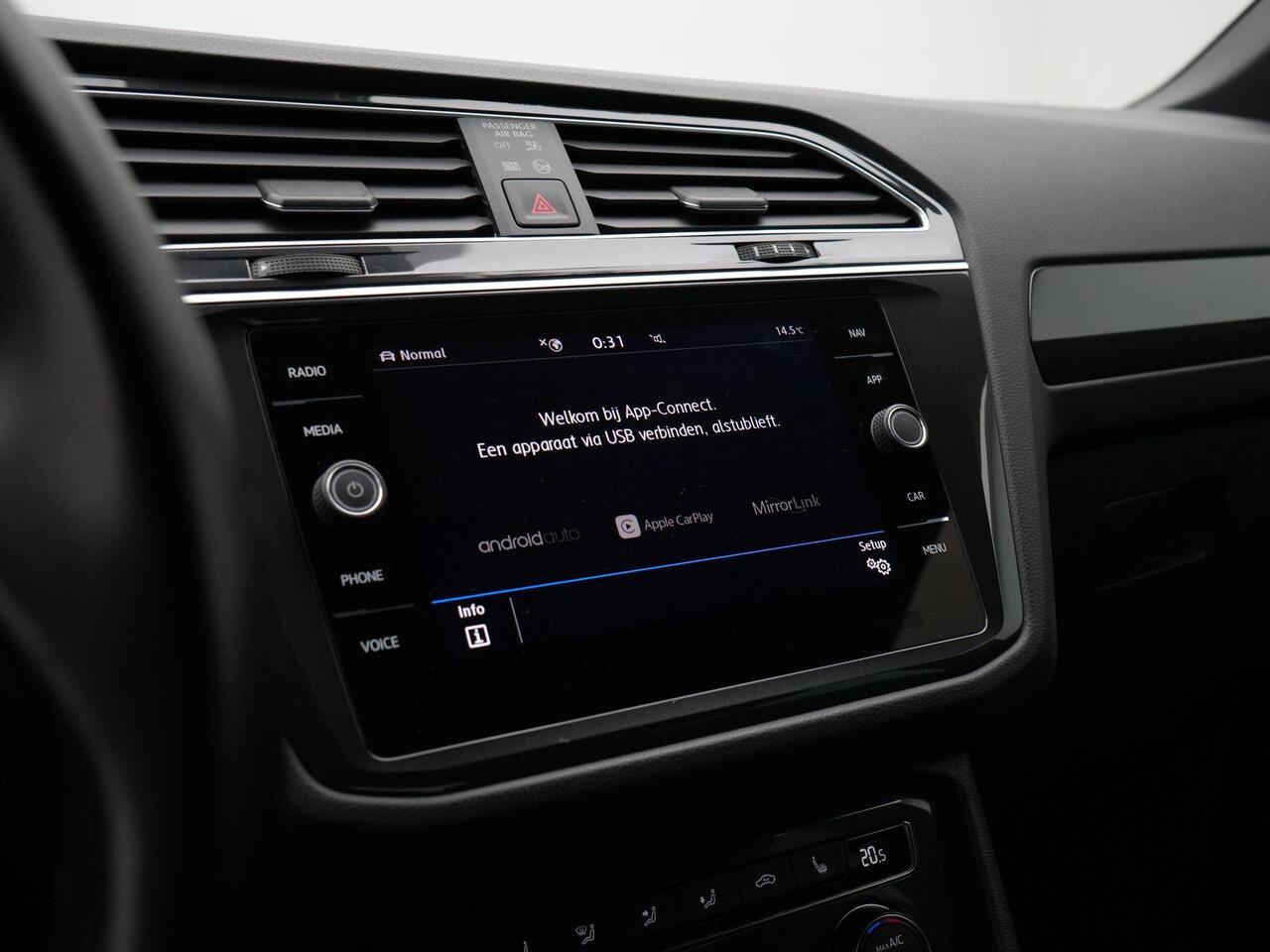 Volkswagen TIGUAN 2.0 TSI 190 pk DSG 4Motion Highline Business R / R-Line | Panoramadak | Trekhaak | Achteruitrijcamera | Stoelverwarming | Navigatie