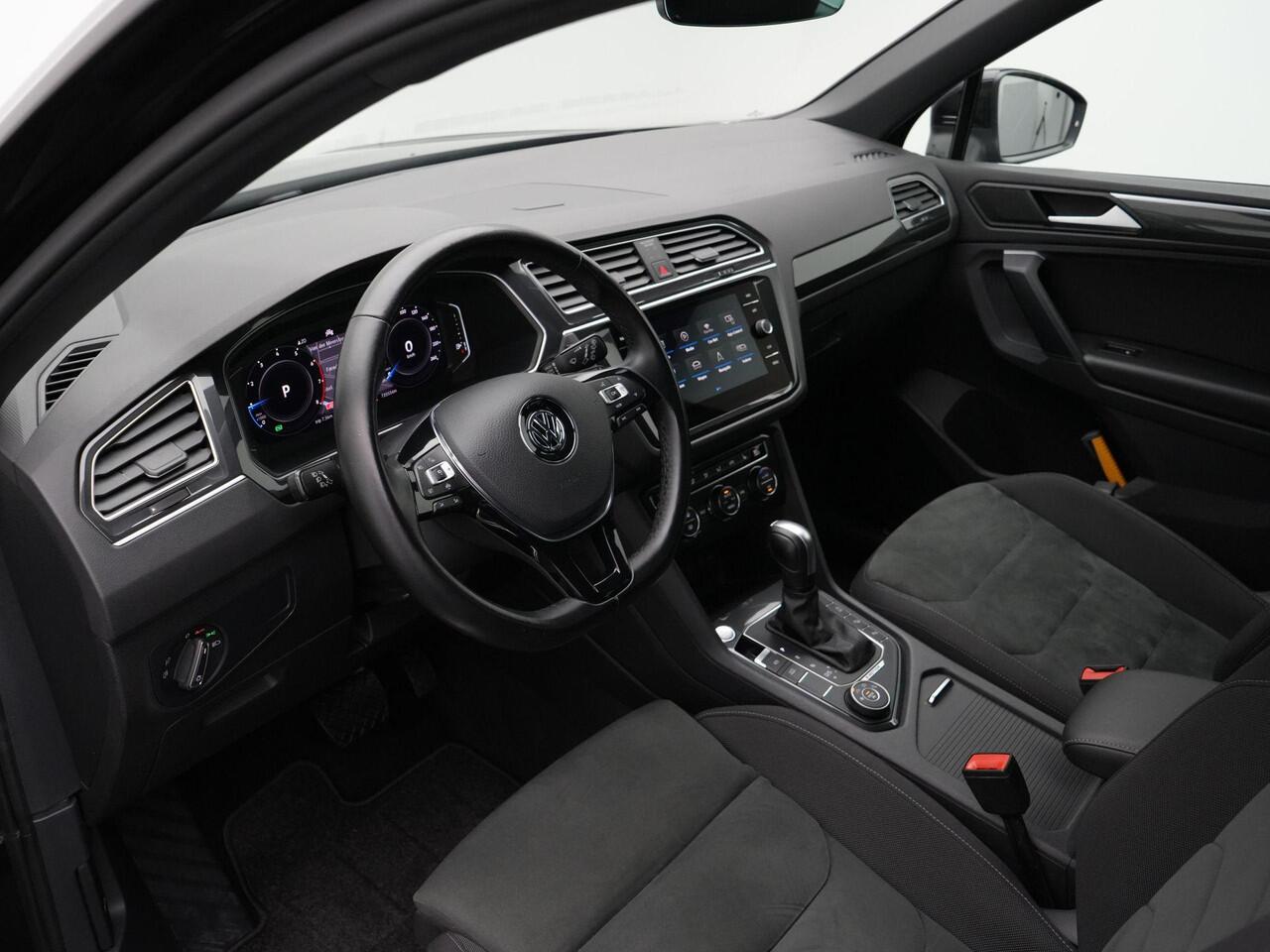 Volkswagen TIGUAN 2.0 TSI 190 pk DSG 4Motion Highline Business R / R-Line | Panoramadak | Trekhaak | Achteruitrijcamera | Stoelverwarming | Navigatie