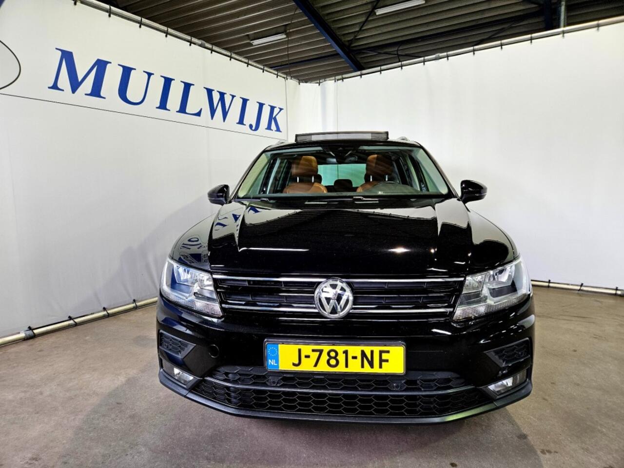Volkswagen TIGUAN 1.5 TSI Comfortline Business / Panoramadak / Leder / NL Auto