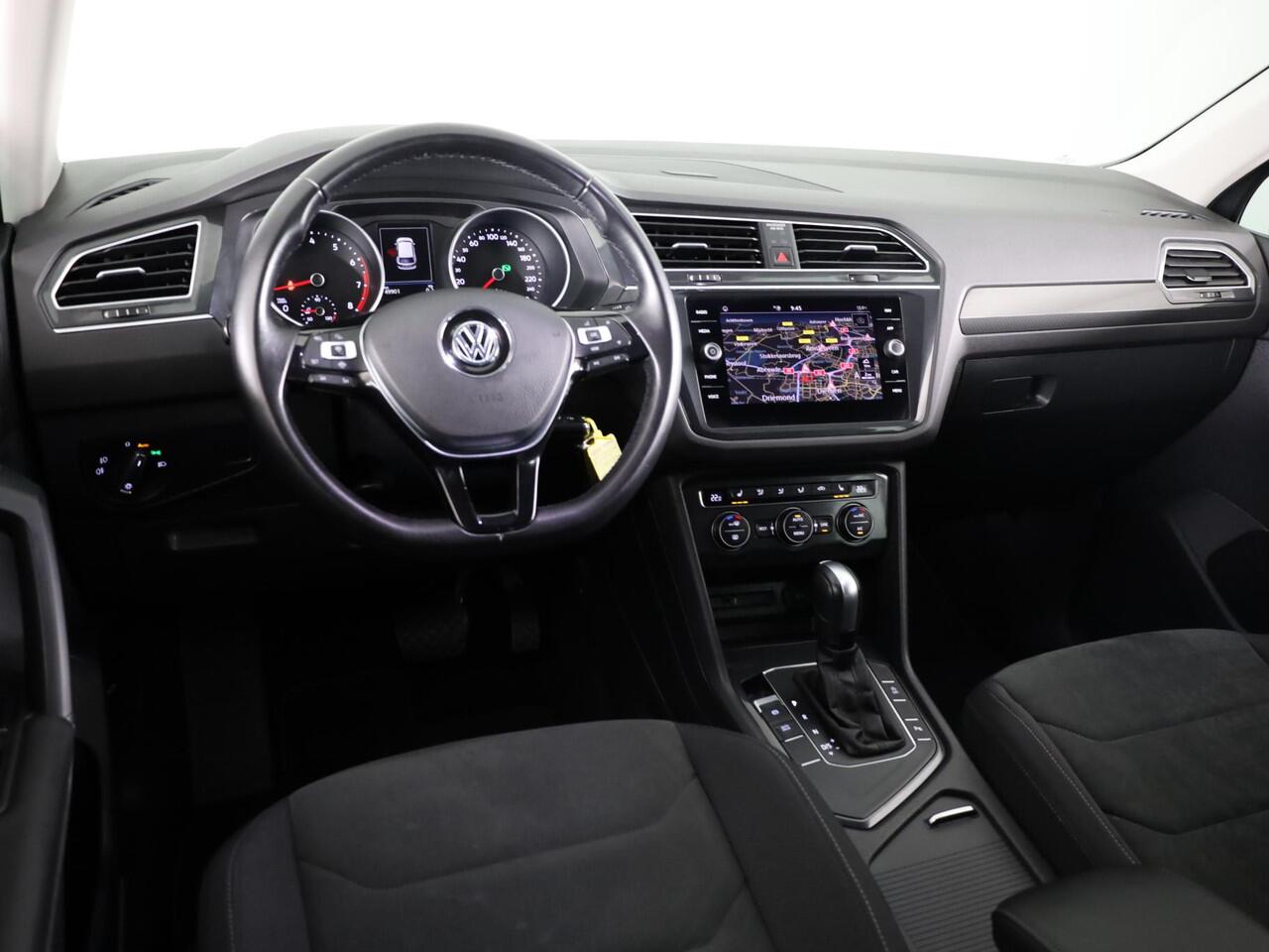 Volkswagen TIGUAN 1.5 TSI ACT Highline Automaat (DSG) | Navigatie | Parkeersensoren | Stoelverwarming | Trekhaak |