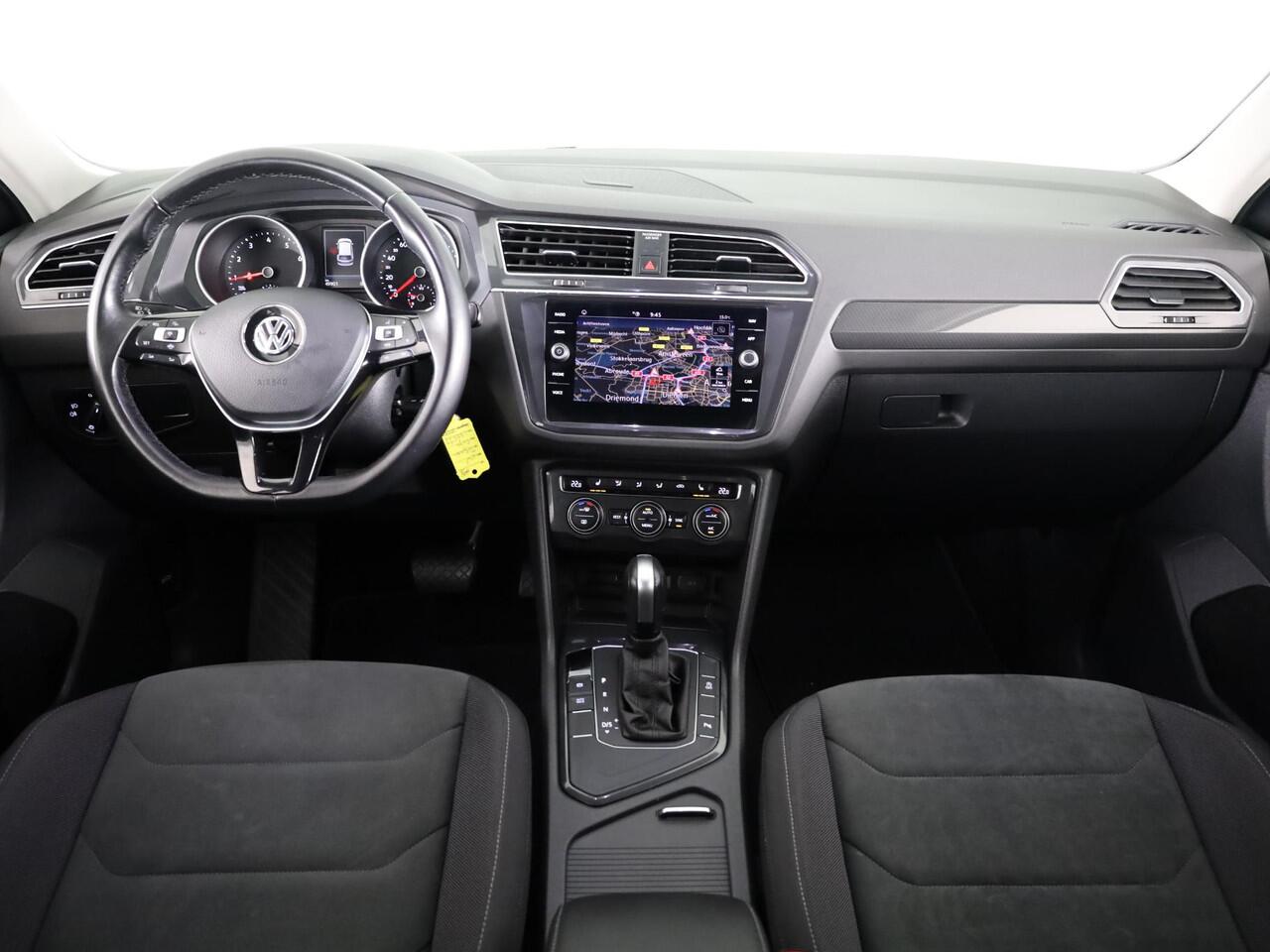 Volkswagen TIGUAN 1.5 TSI ACT Highline Automaat (DSG) | Navigatie | Parkeersensoren | Stoelverwarming | Trekhaak |