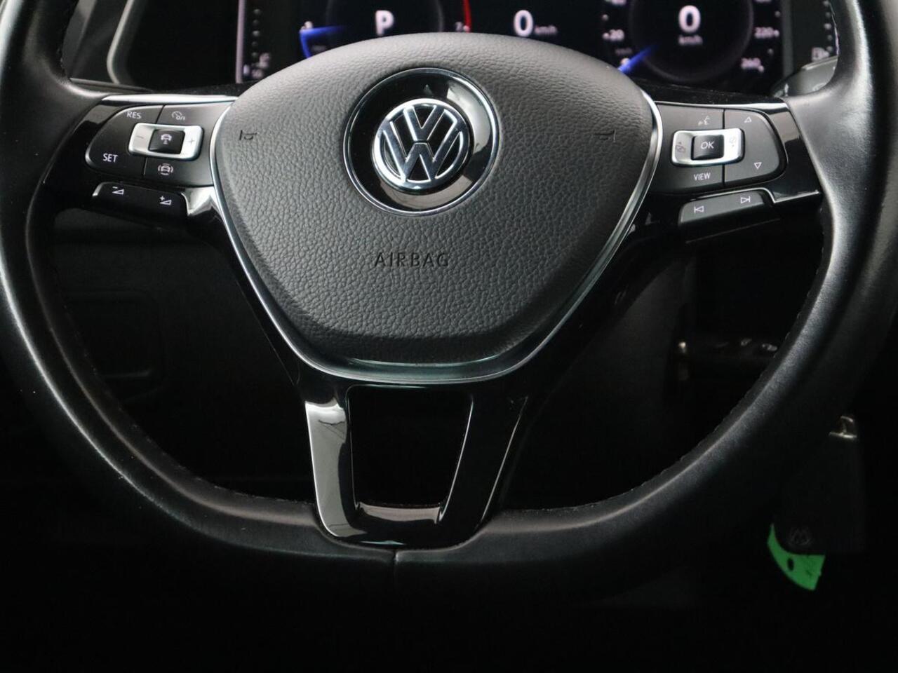 Volkswagen TIGUAN 1.5 TSI R Line | Panoramadak | Trekhaak | Stoelverwarming | Camera | Adaptive cruise | Virtual Cockpit | 19'' | Carplay | Park Assist | Navigatie | Full LED