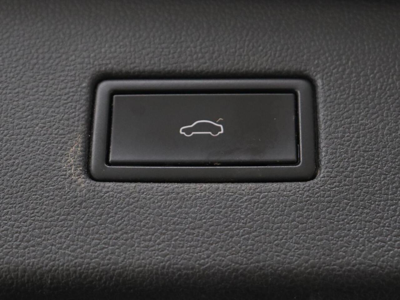 Volkswagen TIGUAN Allspace 1.5 TSI R Line 7-persoons | Carplay | Adaptive cruise | 19'' | Navigatie | Camera | Virtual Cockpit | Full LED | Keyless | Park Assist | DAB | Climate control