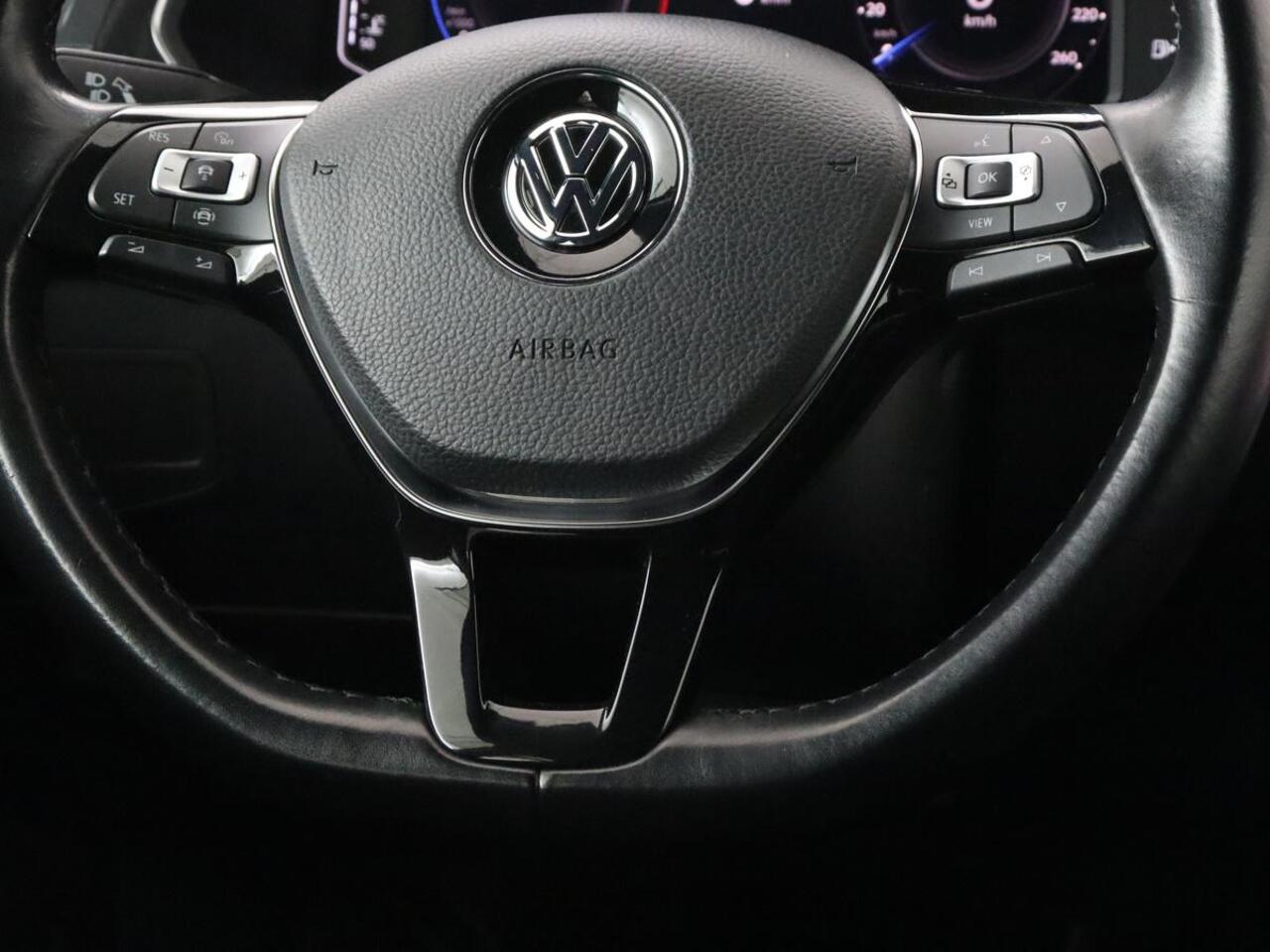 Volkswagen TIGUAN Allspace 1.5 TSI R Line 7-persoons | Carplay | Adaptive cruise | 19'' | Navigatie | Camera | Virtual Cockpit | Full LED | Keyless | Park Assist | DAB | Climate control