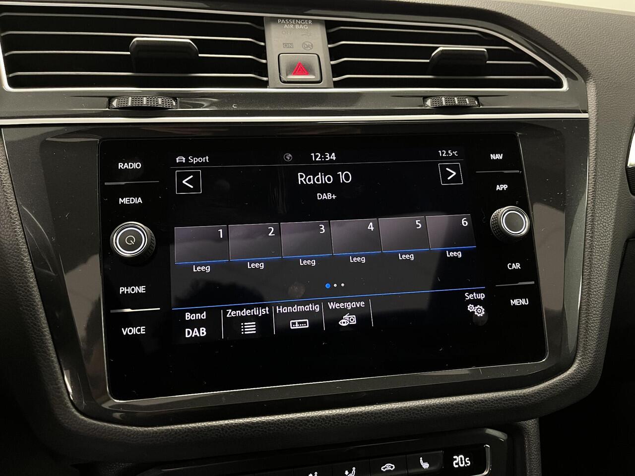 Volkswagen TIGUAN 1.5 TSI ACT R-Line Black Style | PANO | 20" SUZUKA LMV | STOELVERWARMING | CAMERA |