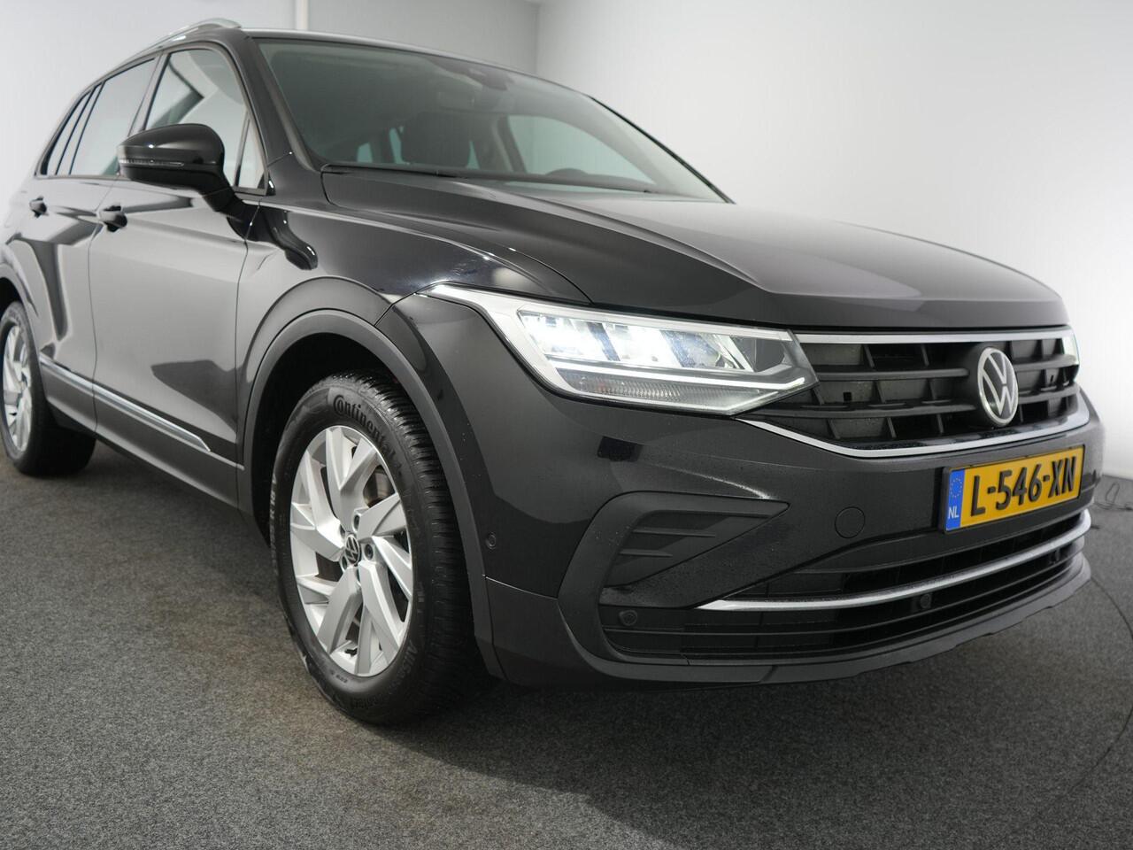 Volkswagen TIGUAN 1.5 TSI Life Business | Trekhaak | Carplay | IQ Drive | Winterpakket