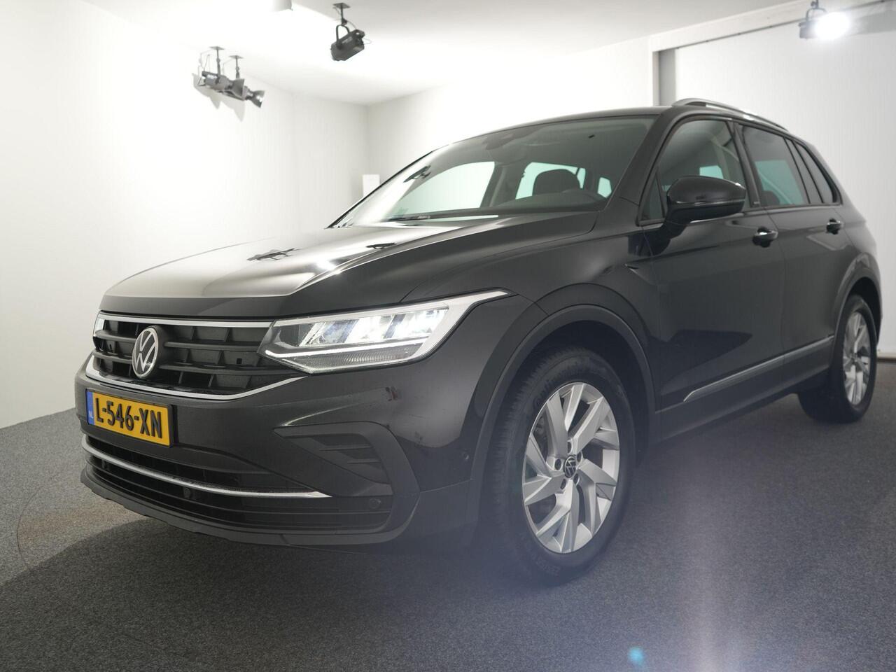 Volkswagen TIGUAN 1.5 TSI Life Business | Trekhaak | Carplay | IQ Drive | Winterpakket