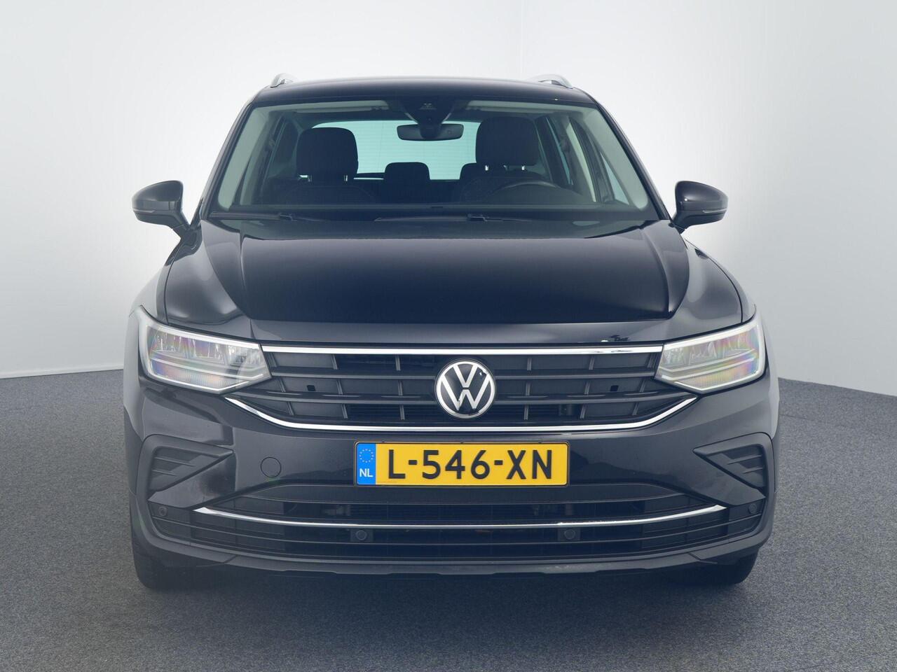 Volkswagen TIGUAN 1.5 TSI Life Business | Trekhaak | Carplay | IQ Drive | Winterpakket