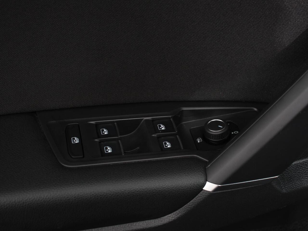 Volkswagen TIGUAN Allspace 1.5 TSI DSG Comfortline 7p. | Climate Control | Camera | Parkeer sensoren | Trekhaak | Electrisch bedienbare achterklep | Stoelverwarming