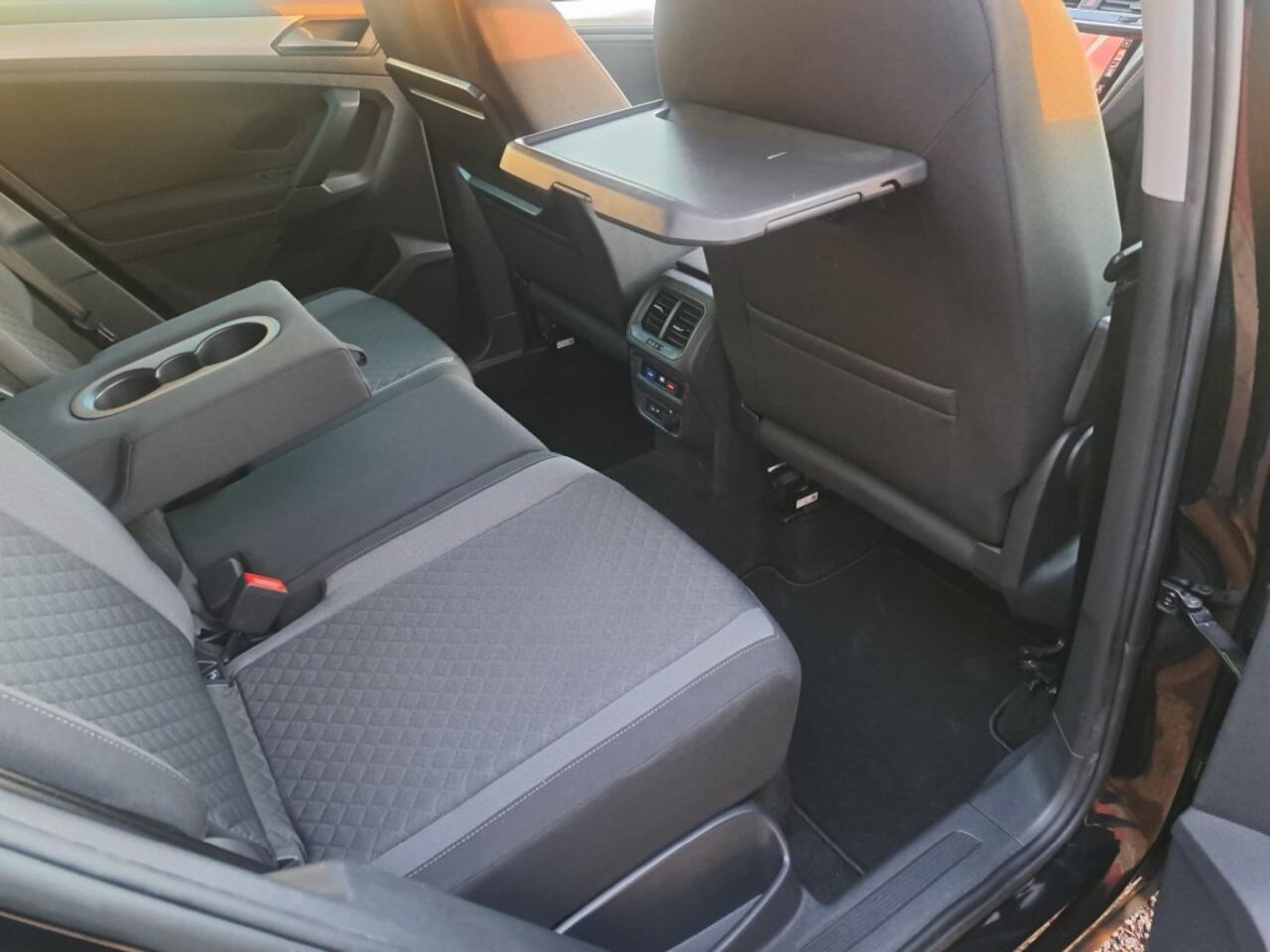 Volkswagen TIGUAN 1.5 TSI 131 Pk Comfortline Bns Virtual cockpit Ecc Nav. Apple Carplay