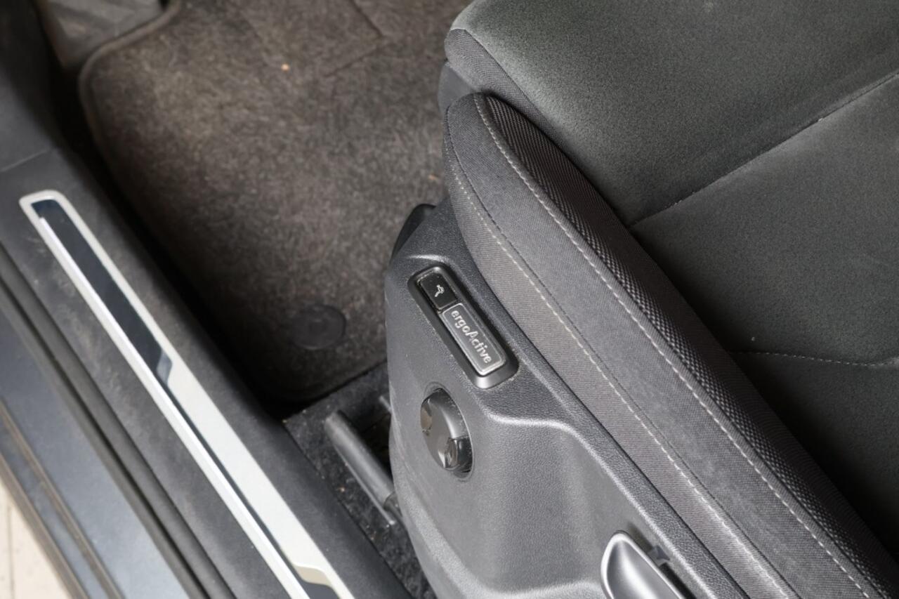 Volkswagen TIGUAN 1.5 TSI Highline Business R - 7 Zits - Panodak - Trekhaak - CarPlay