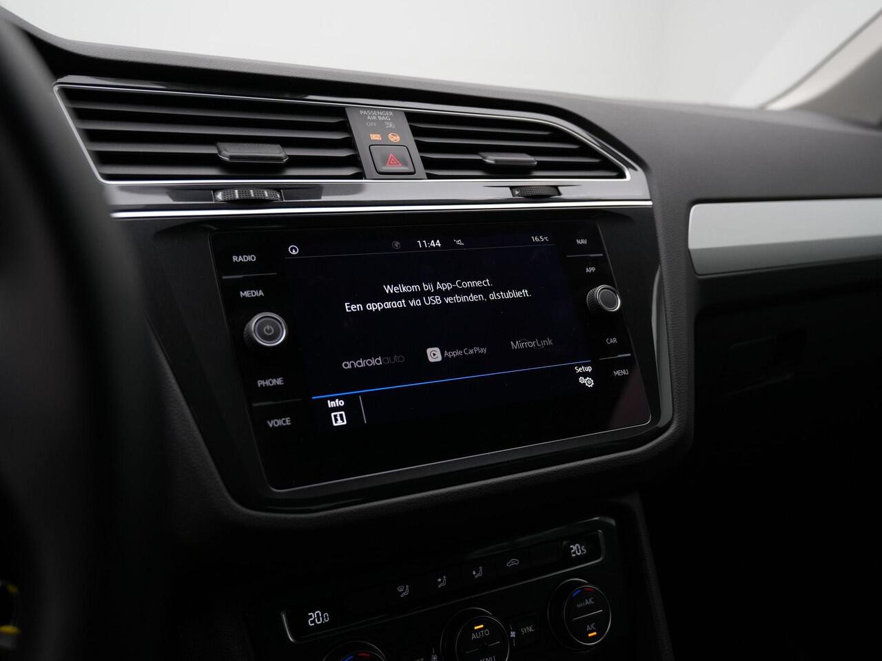 Volkswagen TIGUAN 1.5 TSI 150 pk DSG ACT Comfortline | Trekhaak | Achteruitrijcamera | Navigatie | Adaptive Cruise