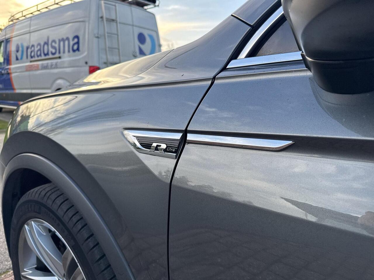 Volkswagen TIGUAN 1.5 TSI ACT Highline Business R | Trekhaak | Pano | A.Camera | Keyless | Elec. A-Klep |