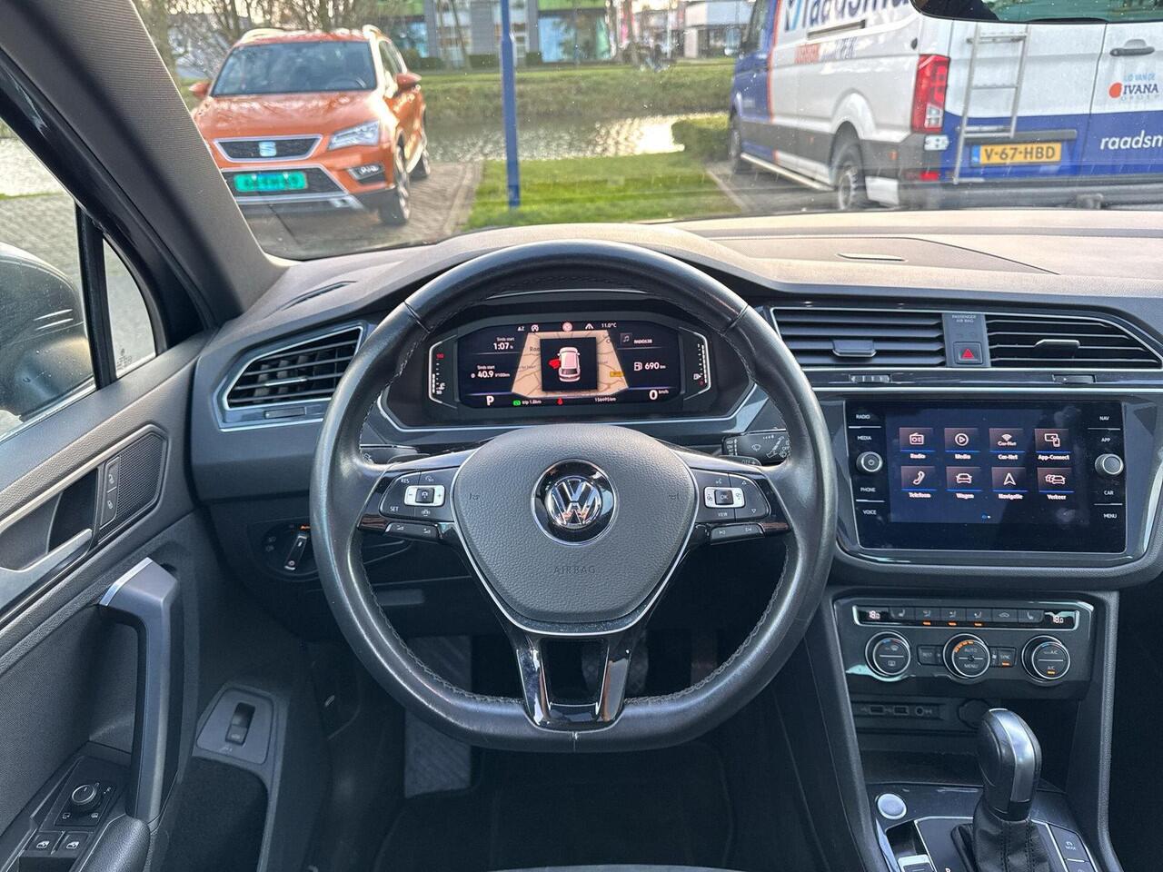 Volkswagen TIGUAN 1.5 TSI ACT Highline Business R | Trekhaak | Pano | A.Camera | Keyless | Elec. A-Klep |