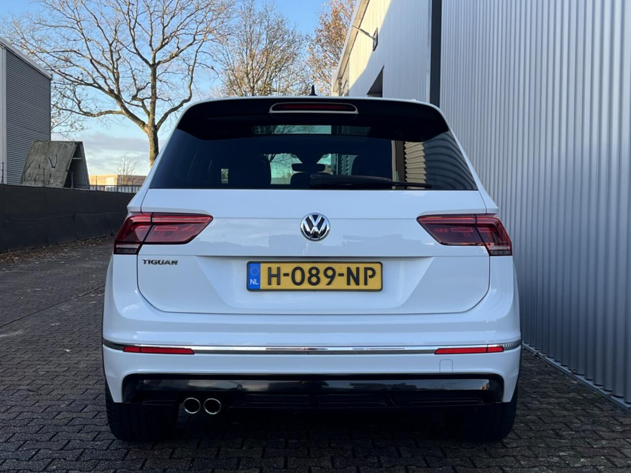 Volkswagen TIGUAN 1.5 TSI Highline Business R | Panorama Dak | Stoelverwarming