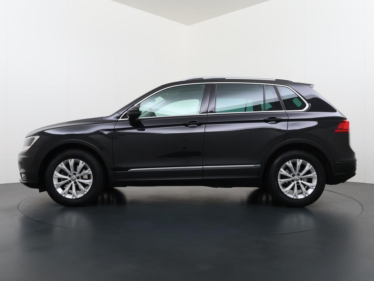 Volkswagen TIGUAN 1.5 TSI ACT Comfortline Business VAN ¤26.900,- NU VOOR SLECHTS ¤23.440,- Uw LENTEVOORDEEL ¤3.460,- |AUT. |PANO| ADAPTIVE CRUISE| STOELVERWARMING| ELEK. ACHTERKLEP| RIJKLAARPRIJS INCL. 12 MND BOVAG GARANTIE