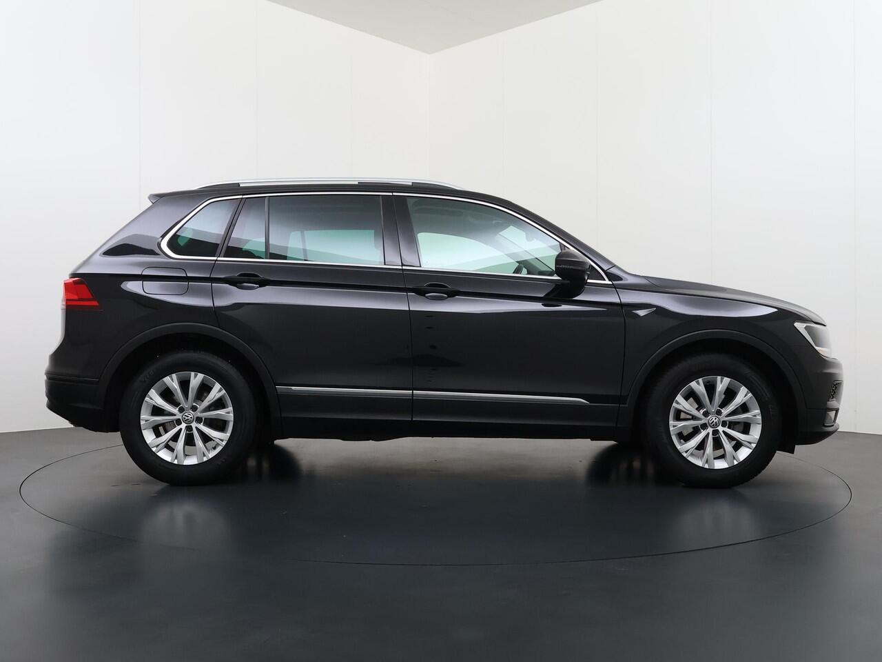 Volkswagen TIGUAN 1.5 TSI ACT Comfortline Business VAN ¤26.900,- NU VOOR SLECHTS ¤23.440,- Uw LENTEVOORDEEL ¤3.460,- |AUT. |PANO| ADAPTIVE CRUISE| STOELVERWARMING| ELEK. ACHTERKLEP| RIJKLAARPRIJS INCL. 12 MND BOVAG GARANTIE