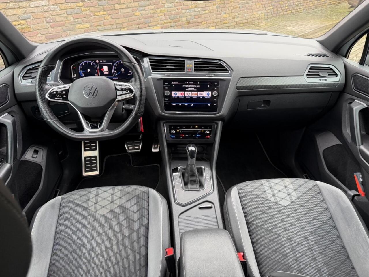 Volkswagen TIGUAN 1.5 TSI DSG 2x R-LINE Trekhaak Black Style