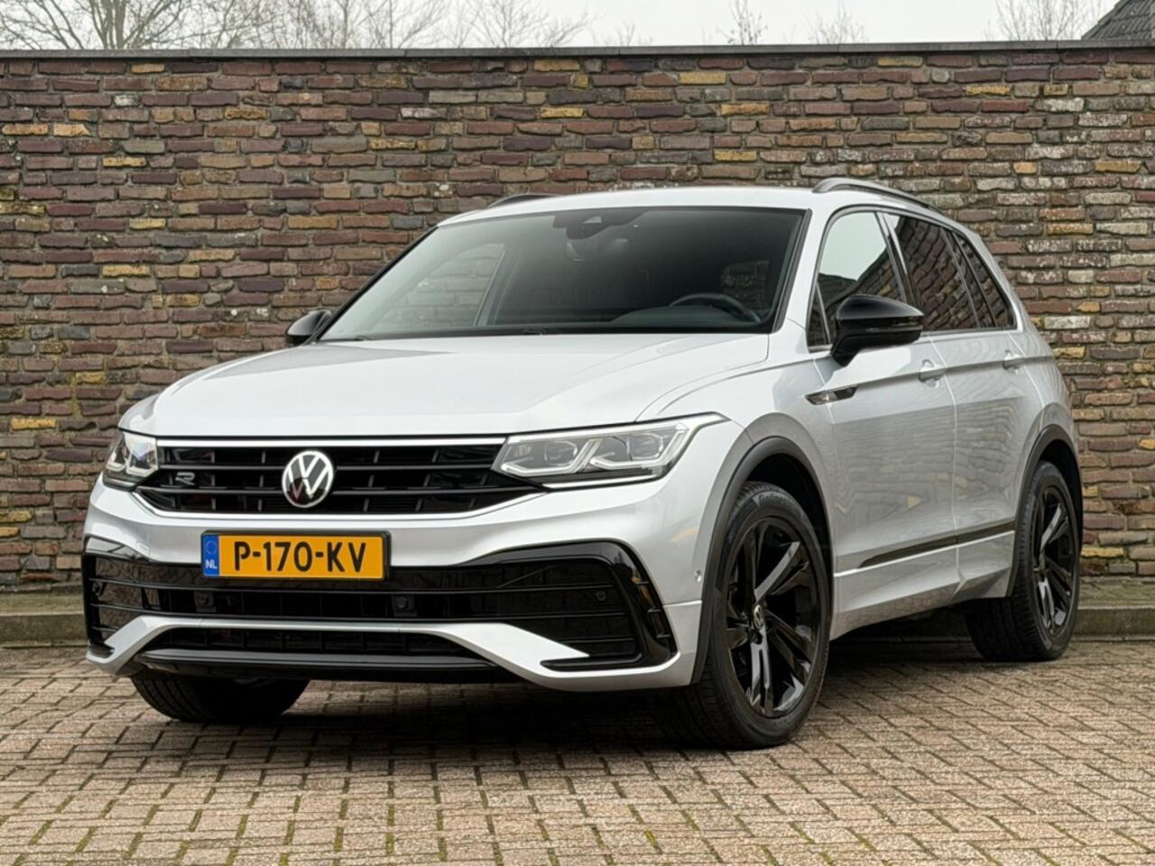 Volkswagen TIGUAN 1.5 TSI DSG 2x R-LINE Trekhaak Black Style