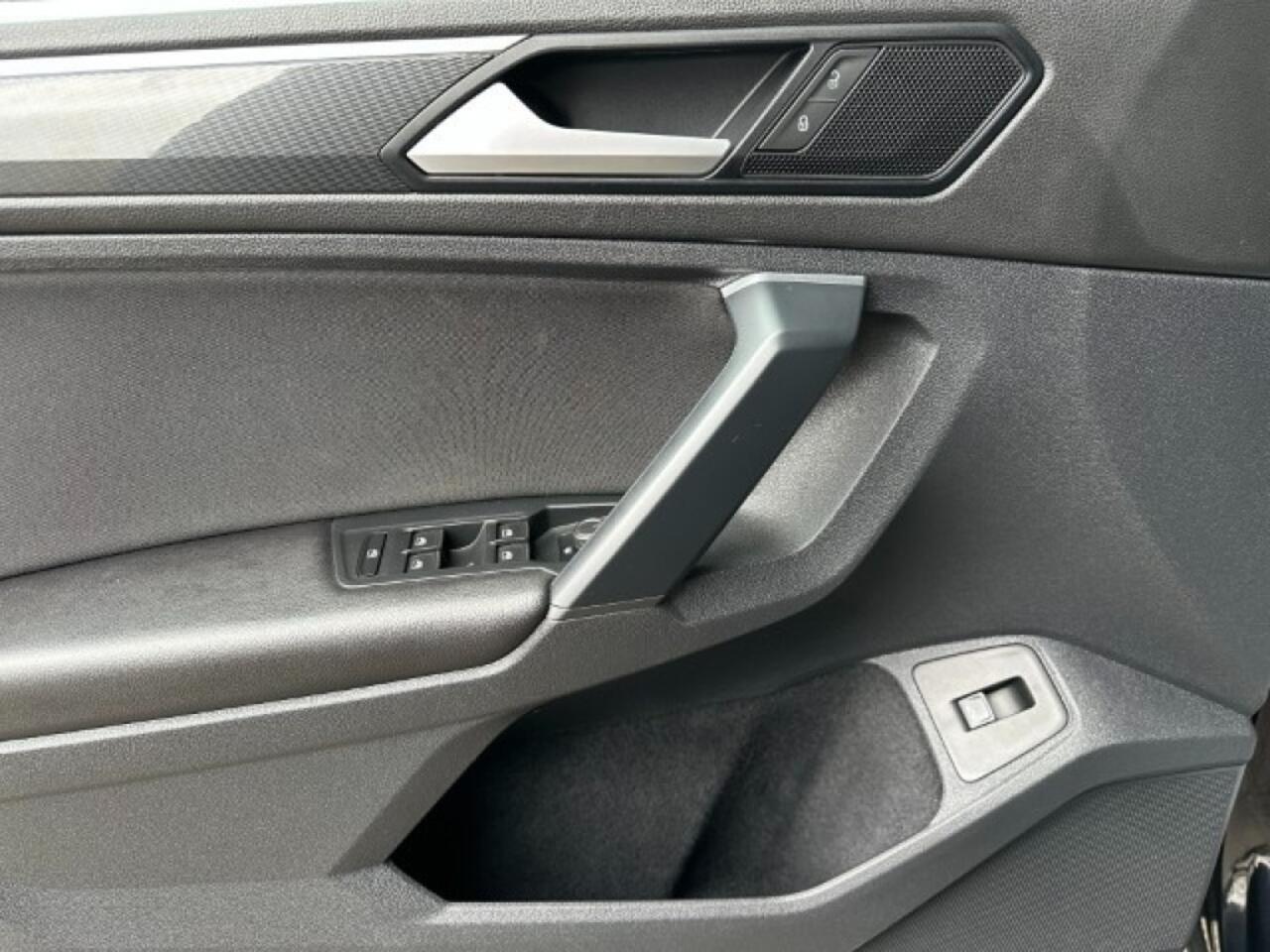 Volkswagen TIGUAN 1.5 TSI HIGHLINE. BUSINESS. R-LINE. CARPLAY, TREKHAAK. ELEKTR. A.KLEP. ALL IN prijs!