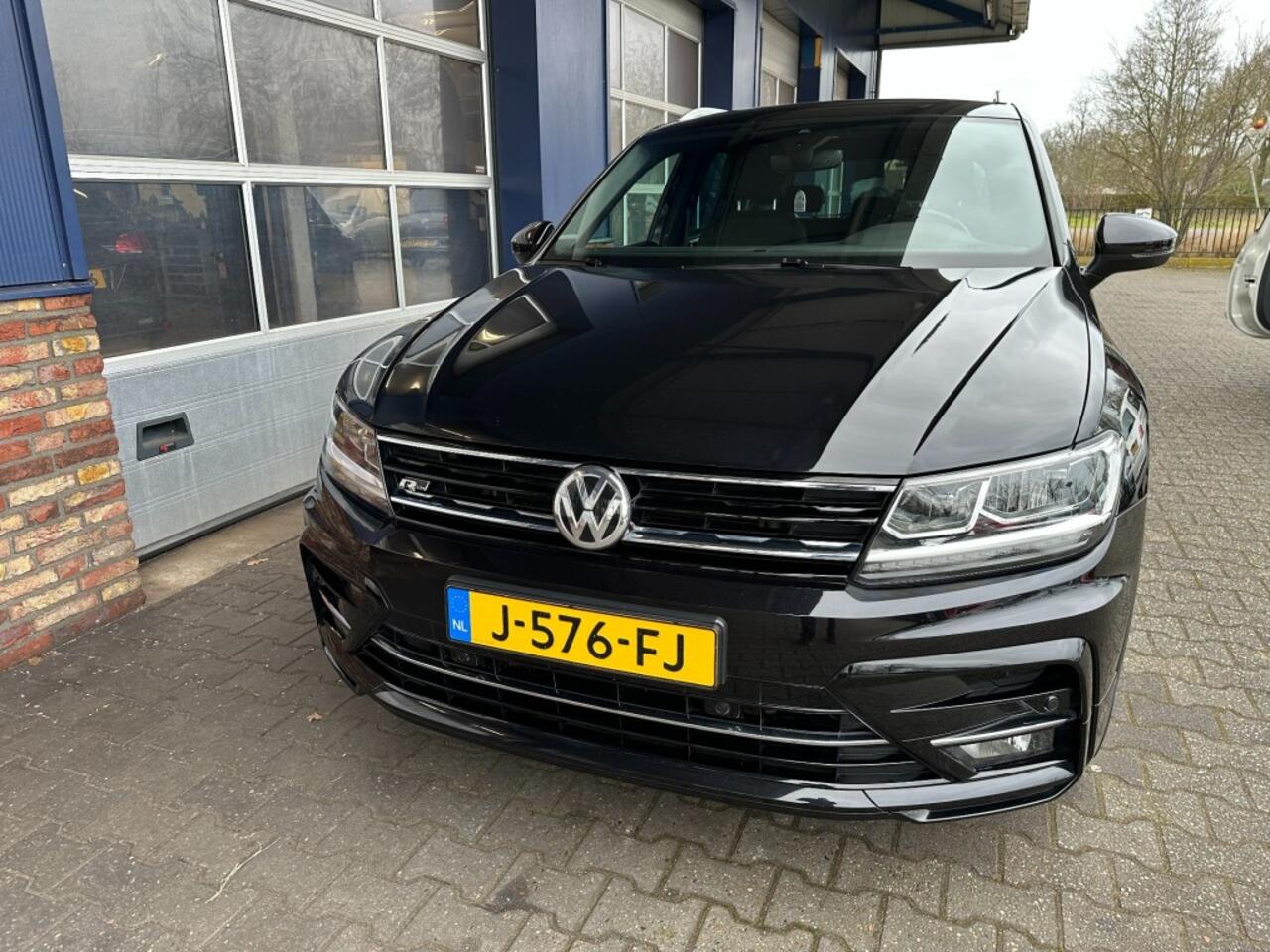 Volkswagen TIGUAN 1.5 TSI HIGHLINE. BUSINESS. R-LINE. CARPLAY, TREKHAAK. ELEKTR. A.KLEP. ALL IN prijs!
