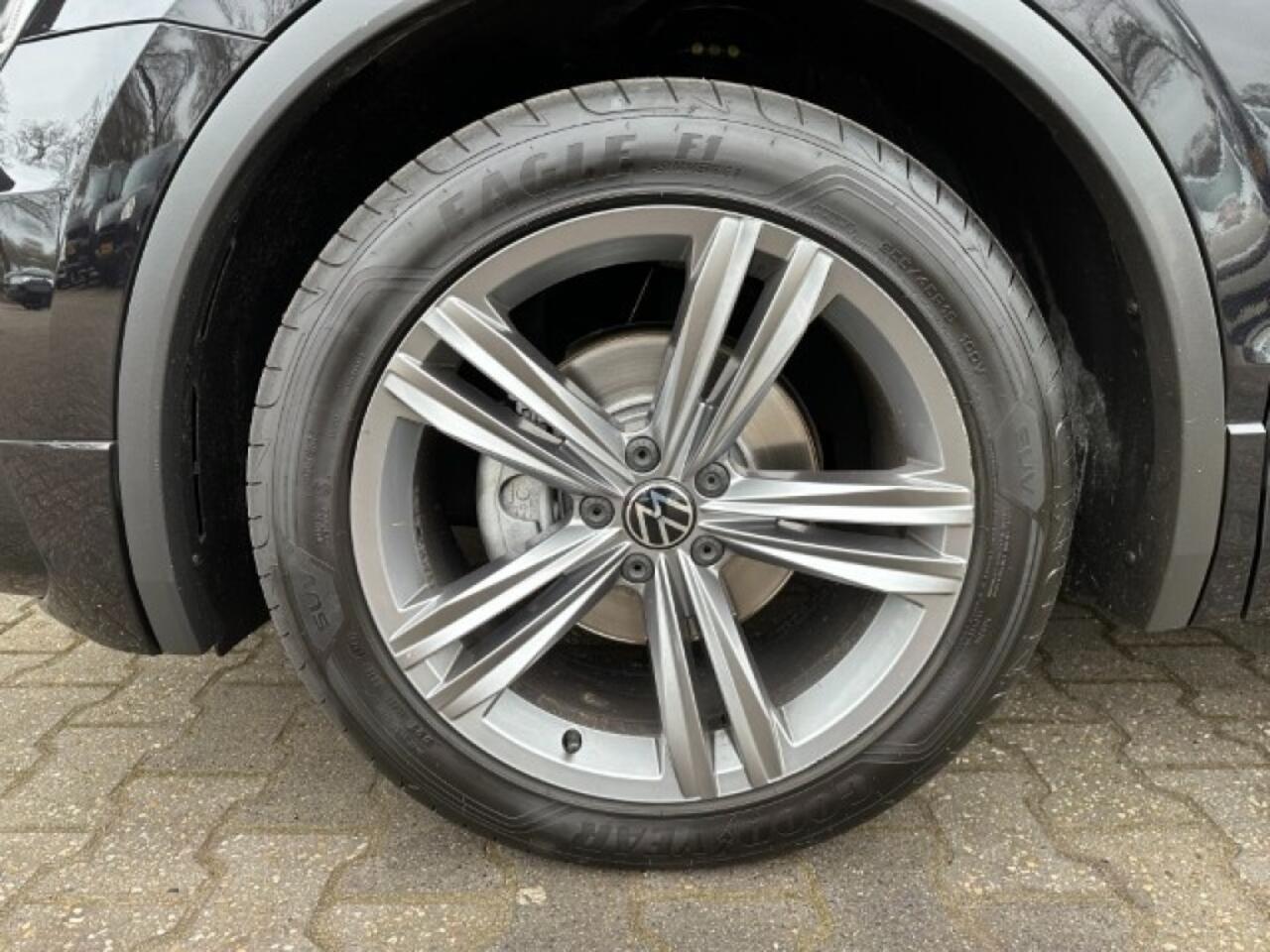 Volkswagen TIGUAN 1.5 TSI HIGHLINE. BUSINESS. R-LINE. CARPLAY, TREKHAAK. ELEKTR. A.KLEP. ALL IN prijs!