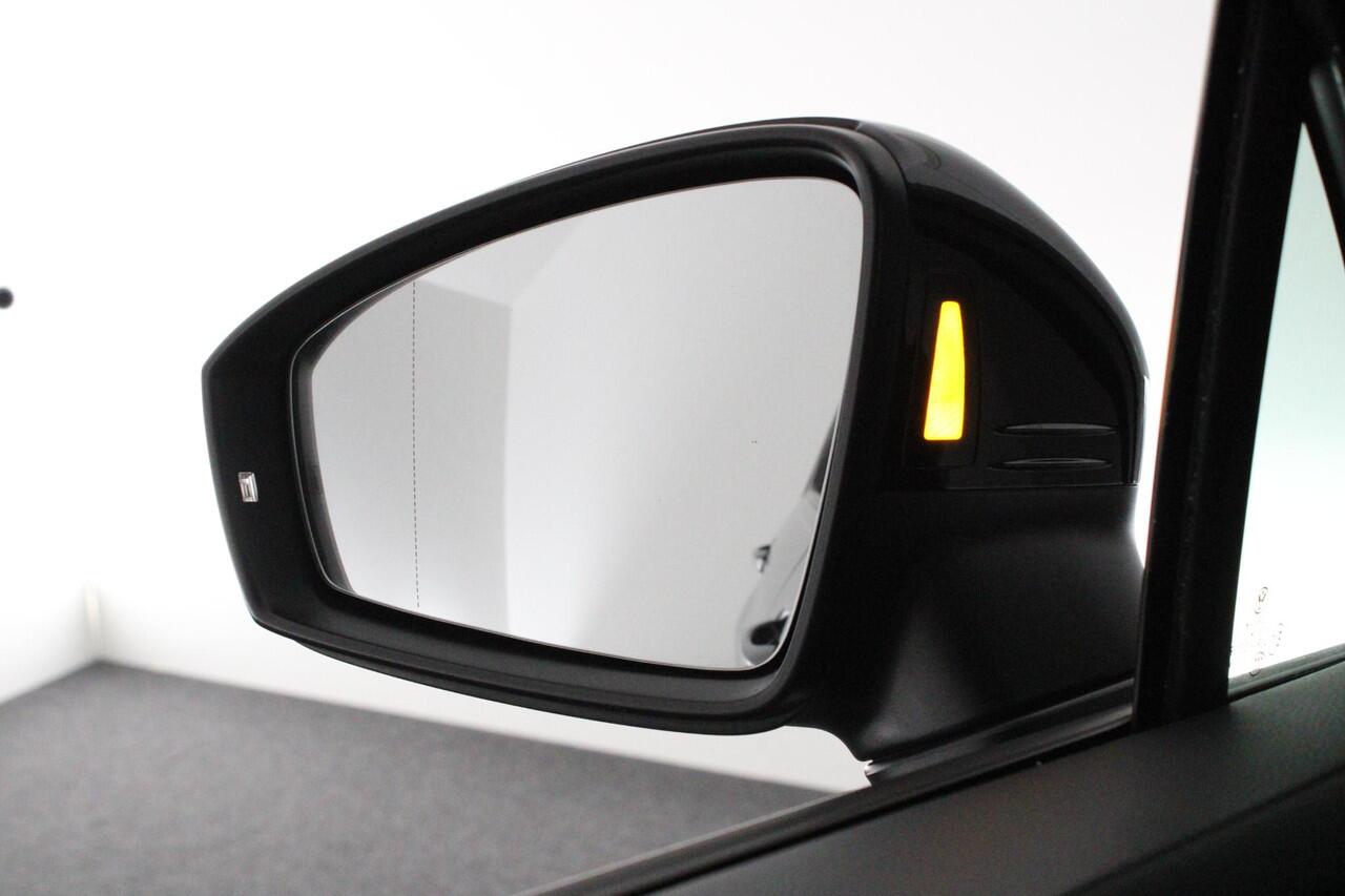 Volkswagen TIGUAN 1.5 TSI 150pk DSG 2x R-Line Black Style Leder Head-Up Stoelverwarming Virtual Cockpit Navigatie