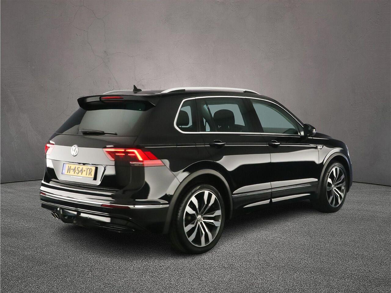 Volkswagen TIGUAN Highline Business R 1.5 TSI 150pk DSG Automaat Trekhaak, Adaptive cruise control, Navigatie, Head up display, Achteruitrijcamera, LED koplampen, Stoelverwarming